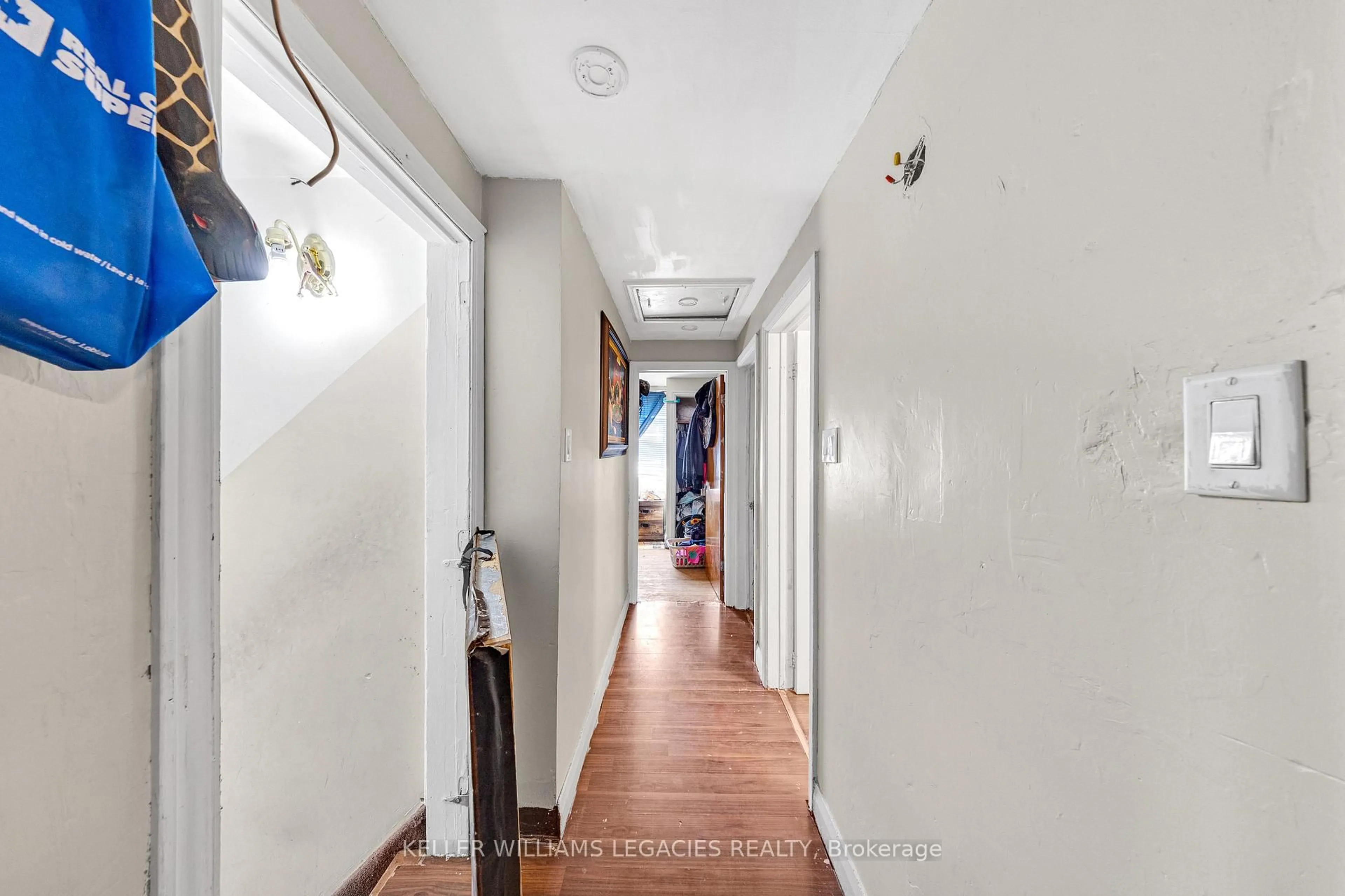 Indoor foyer for 710 Cameron St, Peterborough Central Ontario K9J 3Z8