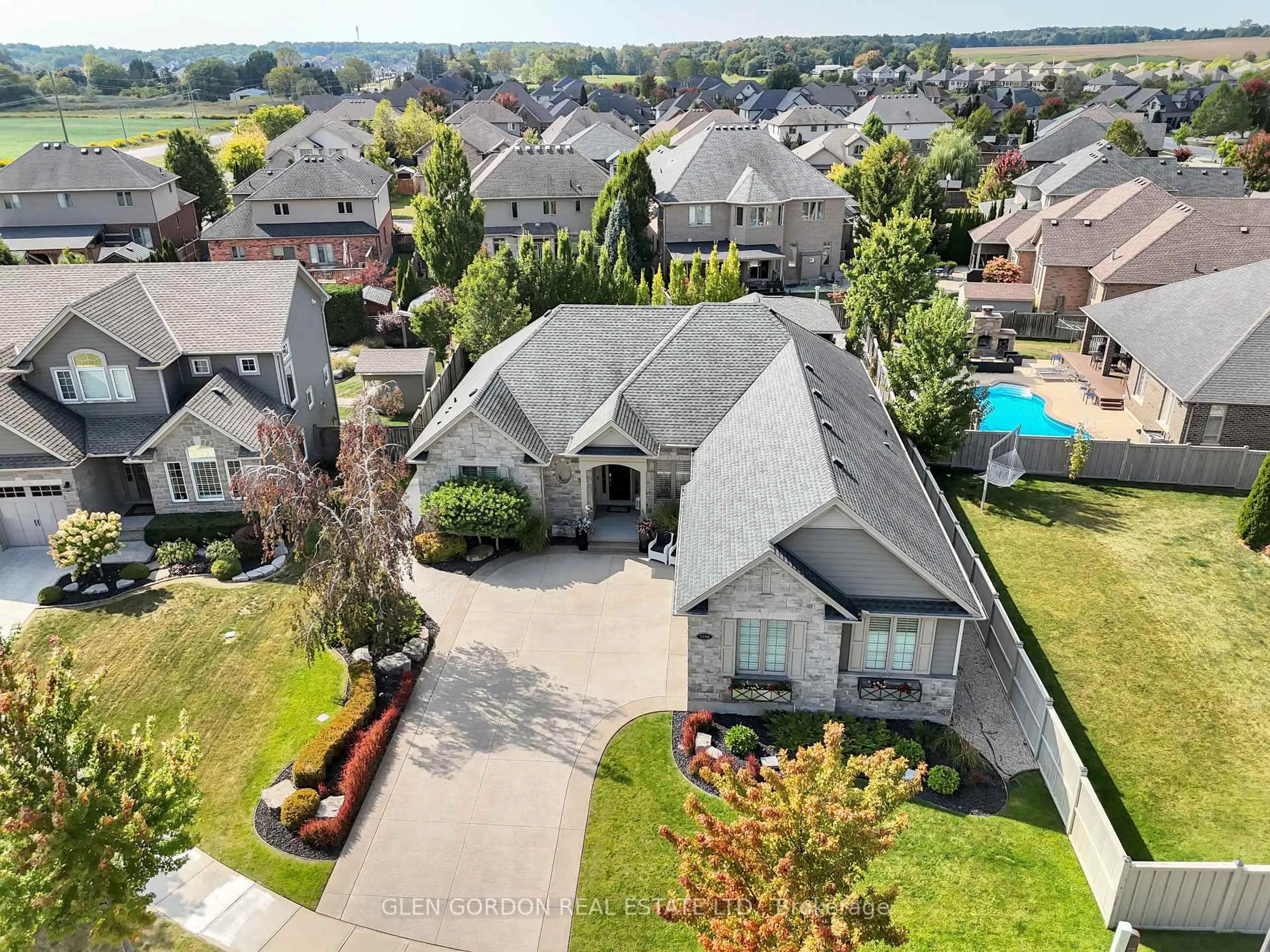 A pic from outside/outdoor area/front of a property/back of a property/a pic from drone, street for 3390 Settlement Pl, London South Ontario N6P 0A7