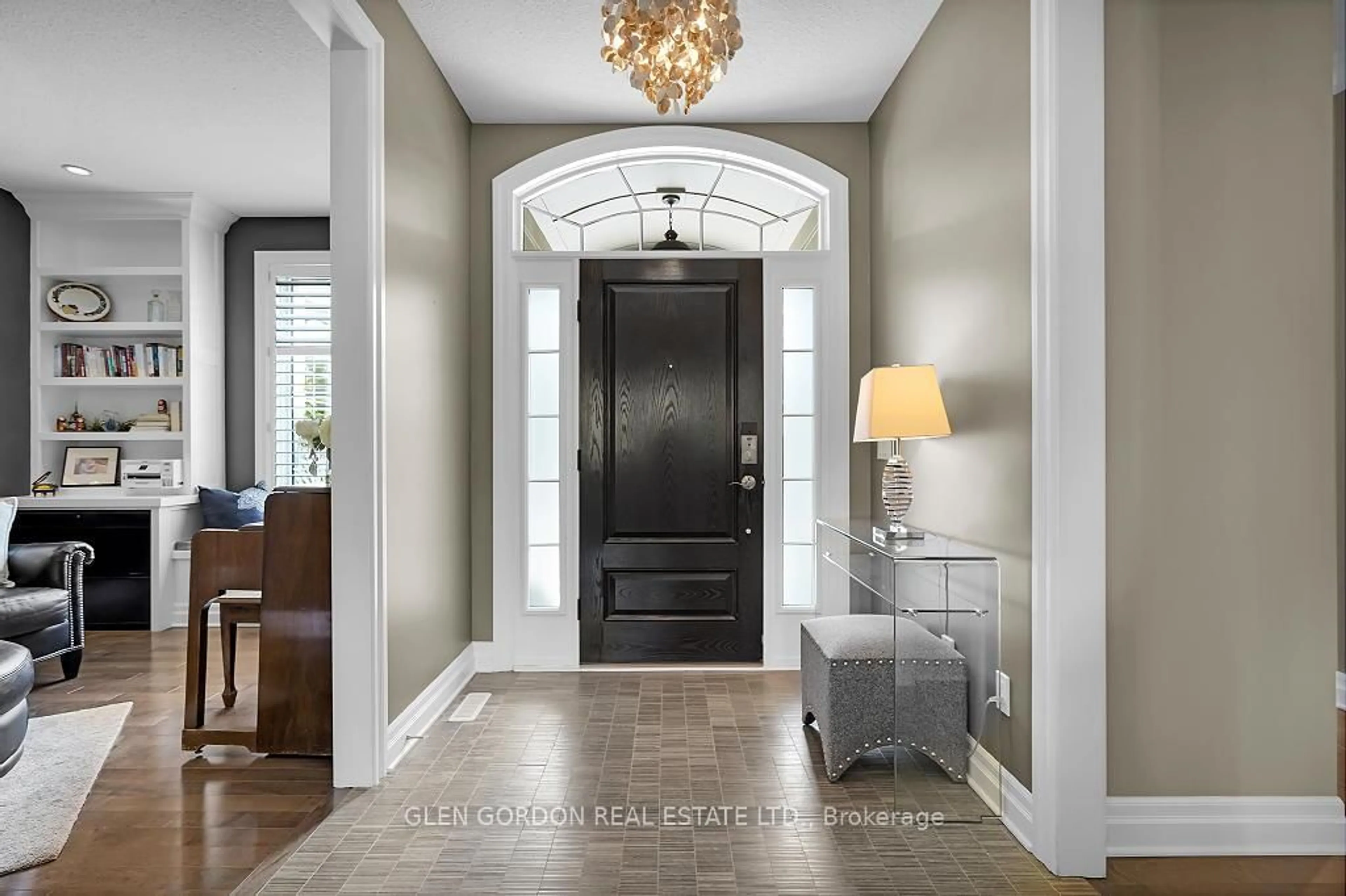 Indoor entryway for 3390 Settlement Pl, London South Ontario N6P 0A7