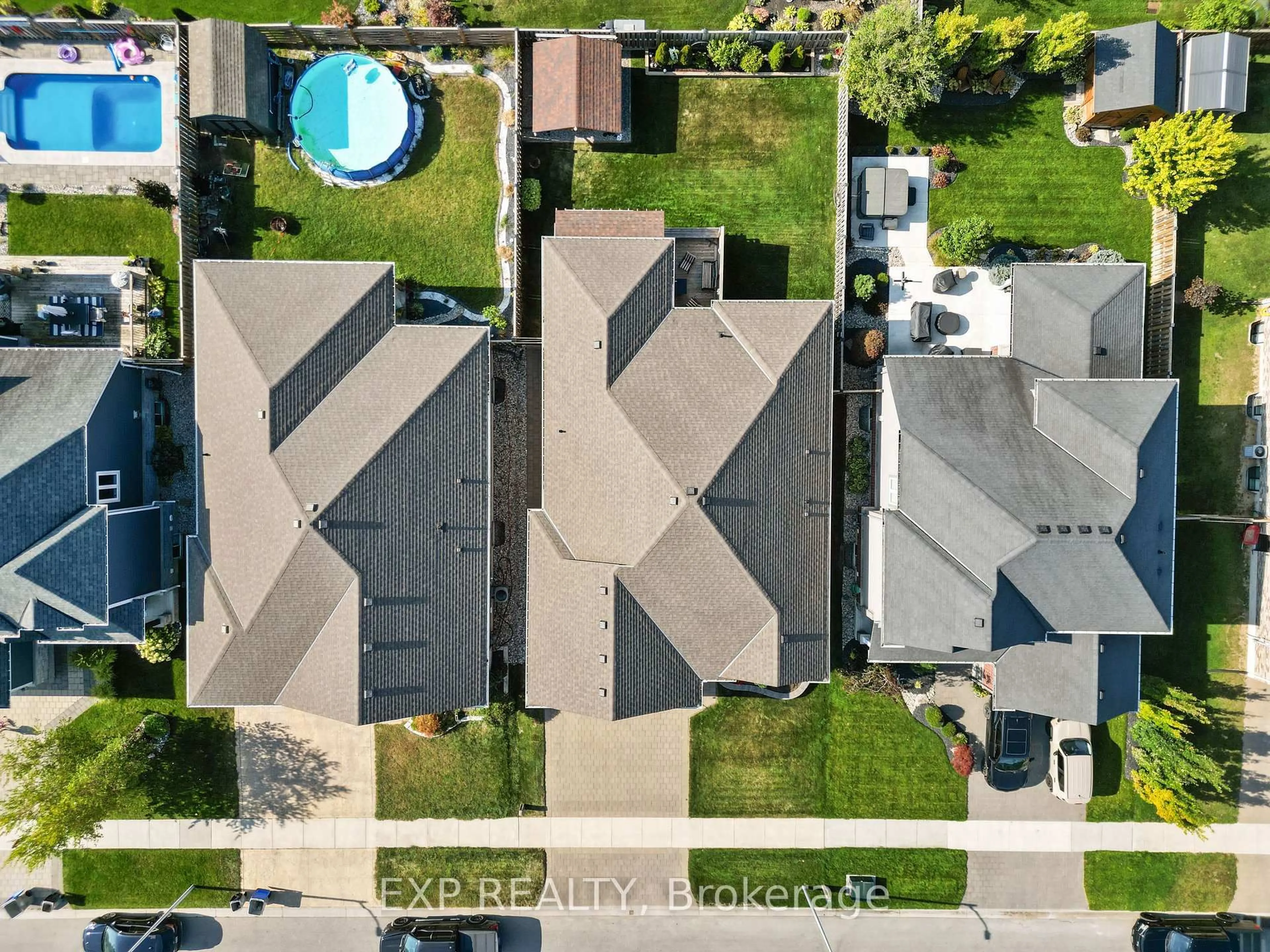 A pic from outside/outdoor area/front of a property/back of a property/a pic from drone, street for 46 Collins Way, Strathroy-Caradoc Ontario N7G 0E5