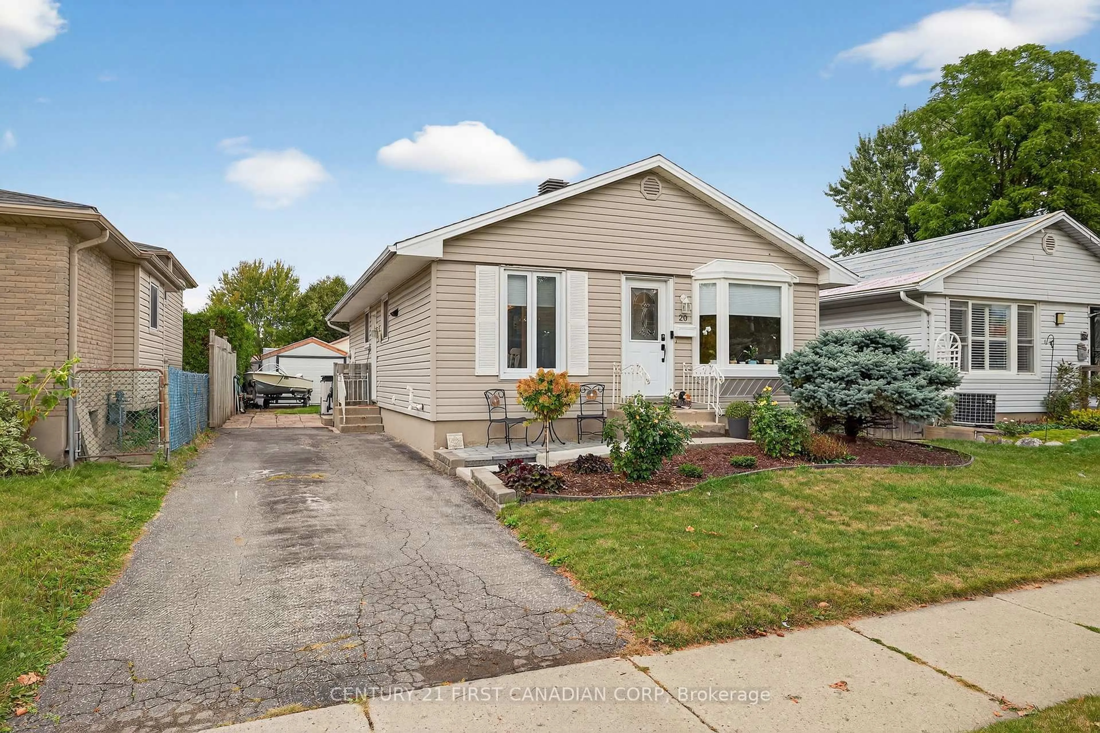 Home with vinyl exterior material, street for 20 Ashbury Ave, London South Ontario N6E 1S8