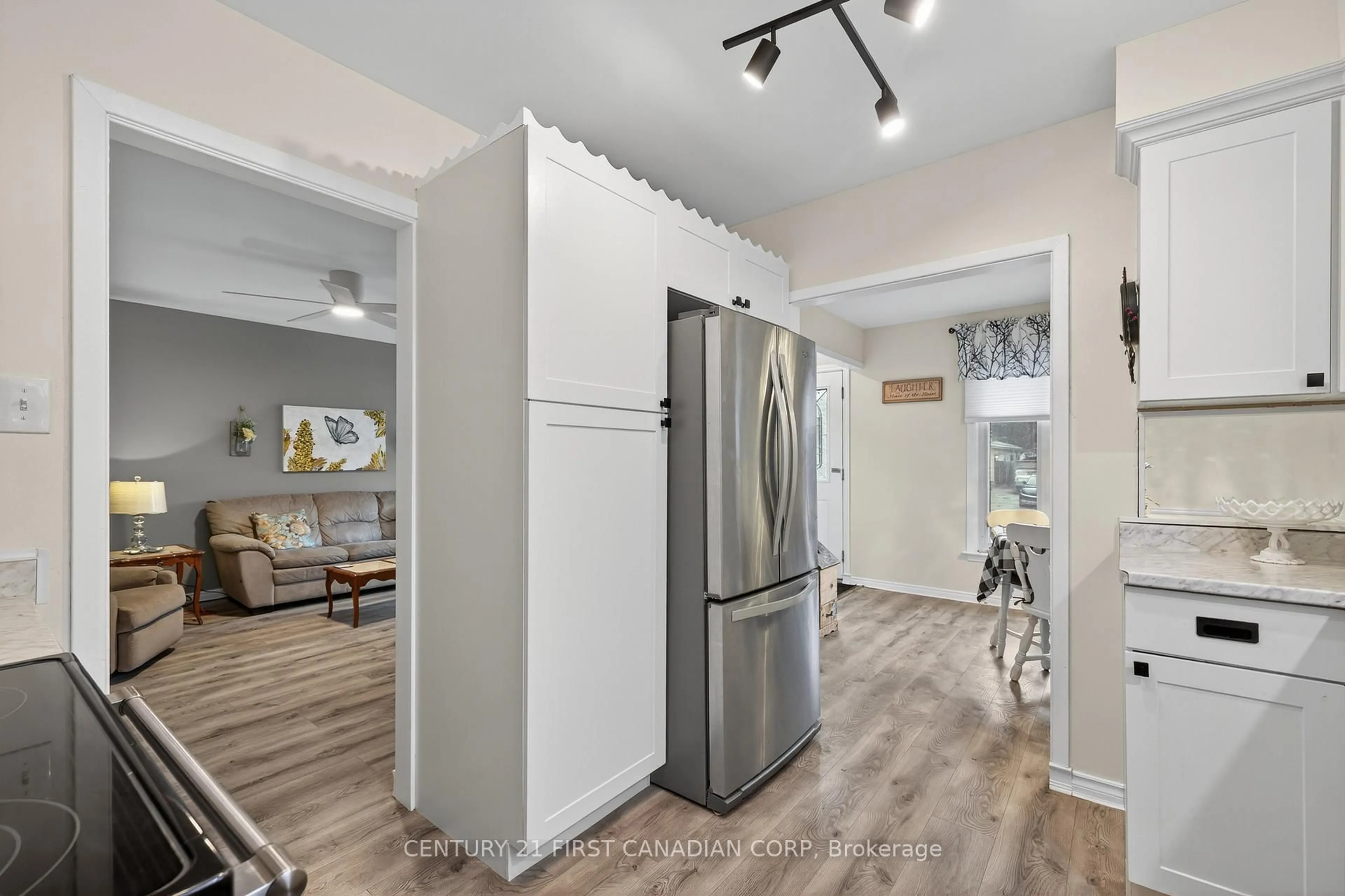 Open concept kitchen, unknown for 20 Ashbury Ave, London South Ontario N6E 1S8