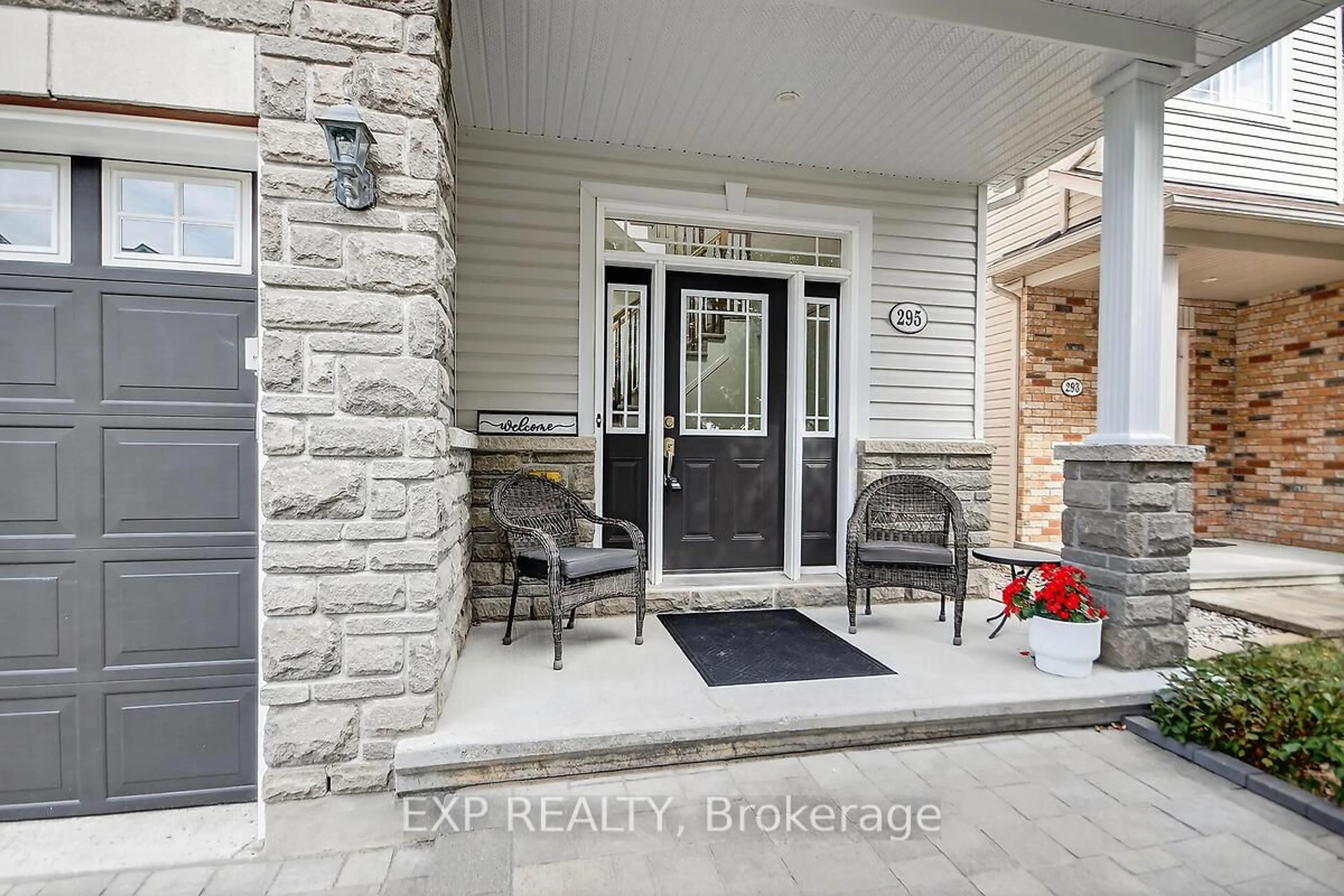 Indoor entryway for 295 Harthill Way, Ottawa Ontario K2J 0P3