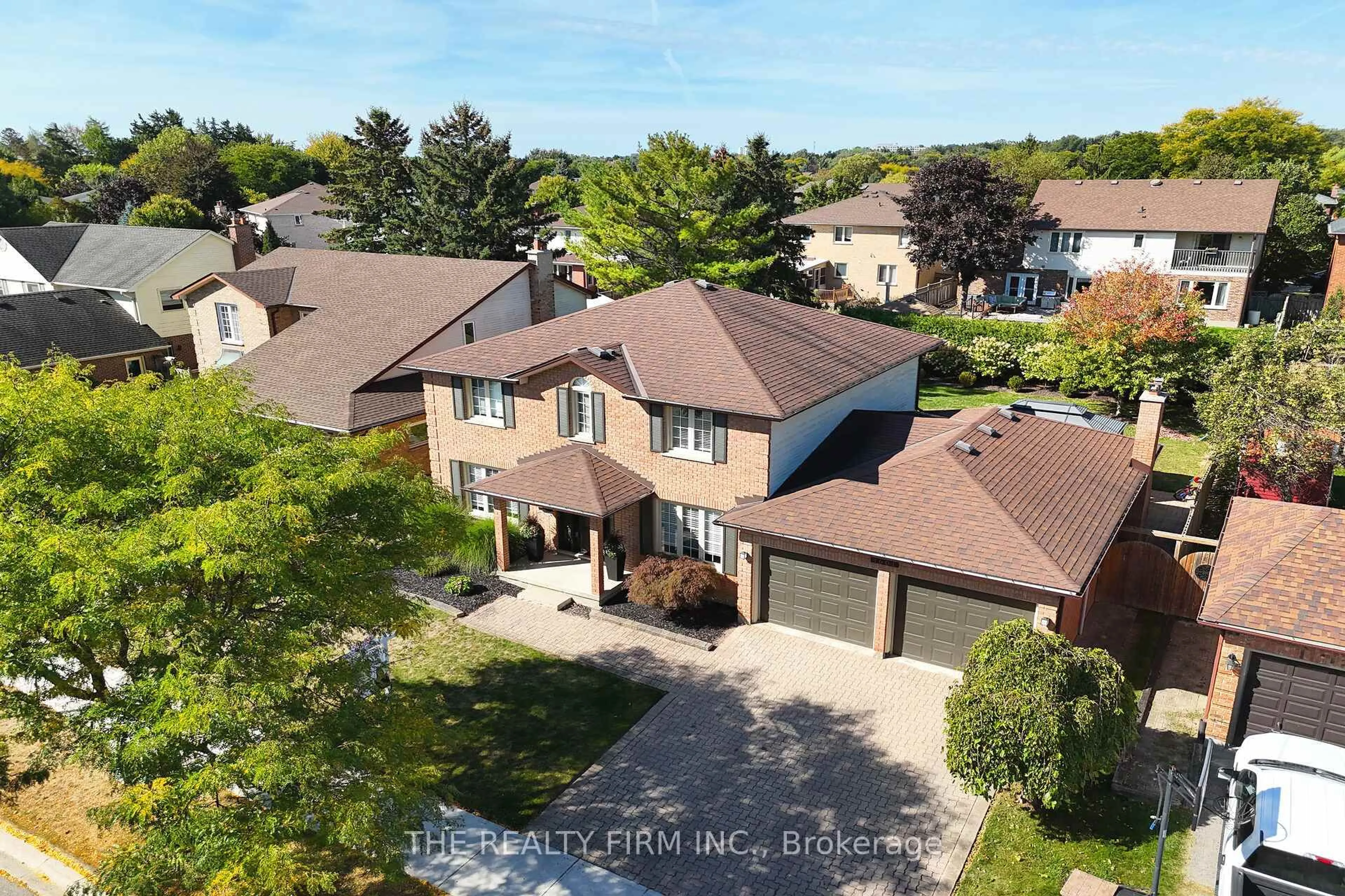 A pic from outside/outdoor area/front of a property/back of a property/a pic from drone, street for 1601 Phillbrook Dr, London North Ontario N5X 2T7