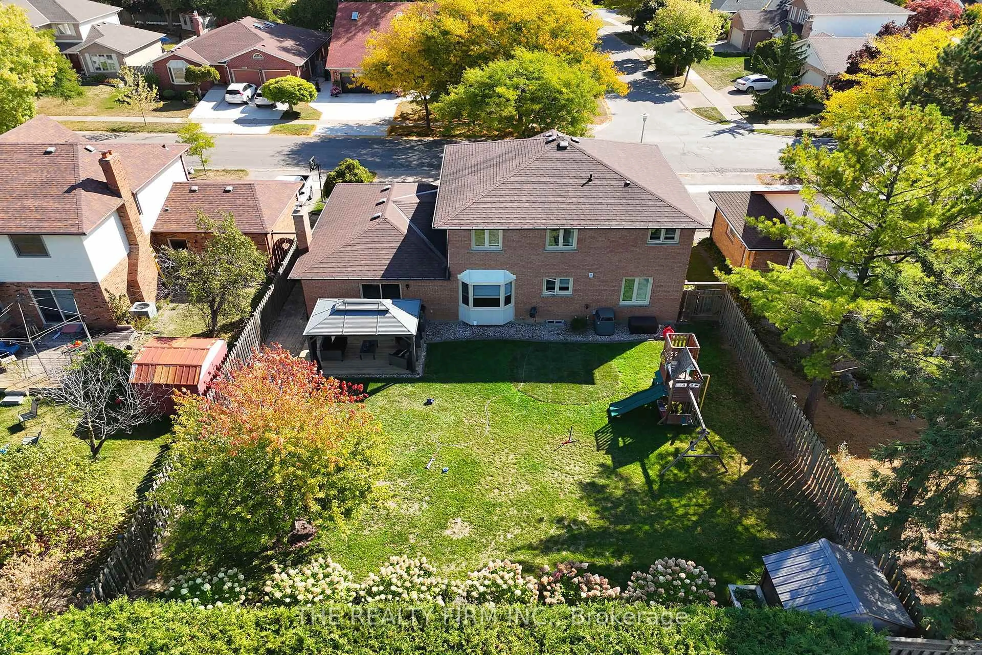 A pic from outside/outdoor area/front of a property/back of a property/a pic from drone, street for 1601 Phillbrook Dr, London North Ontario N5X 2T7