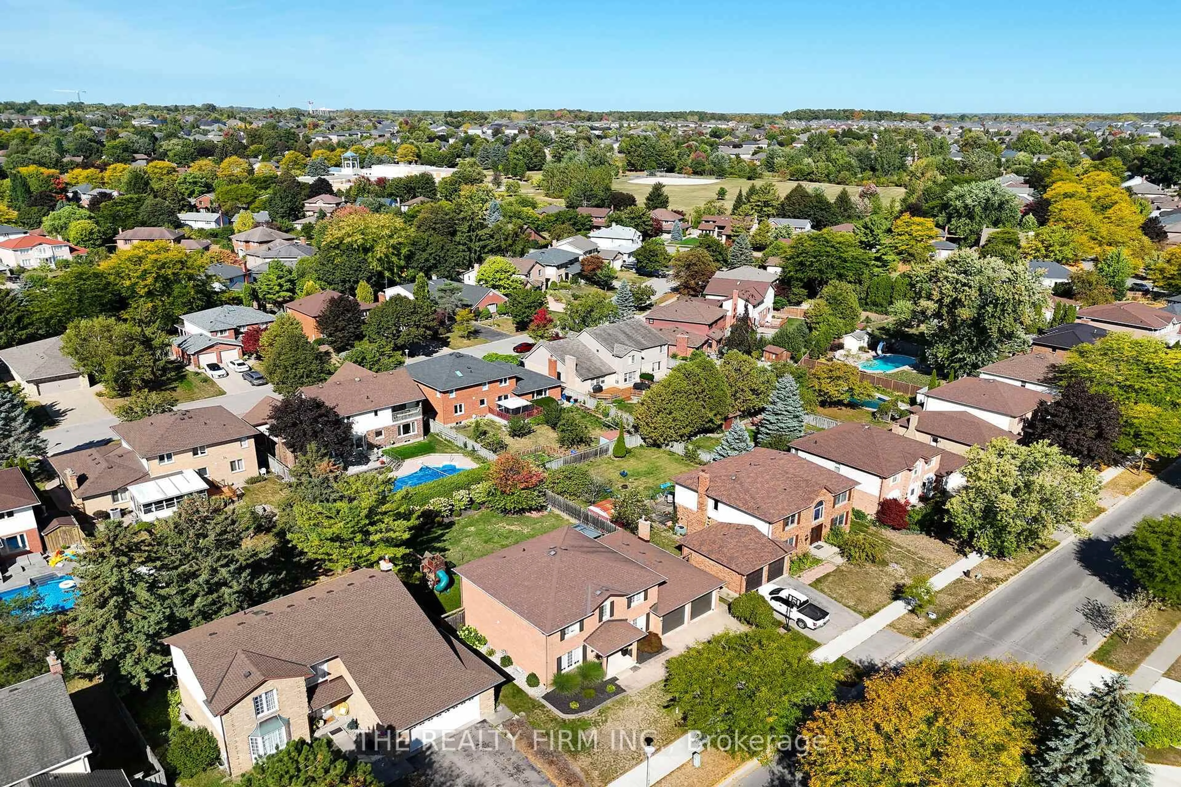 A pic from outside/outdoor area/front of a property/back of a property/a pic from drone, street for 1601 Phillbrook Dr, London North Ontario N5X 2T7