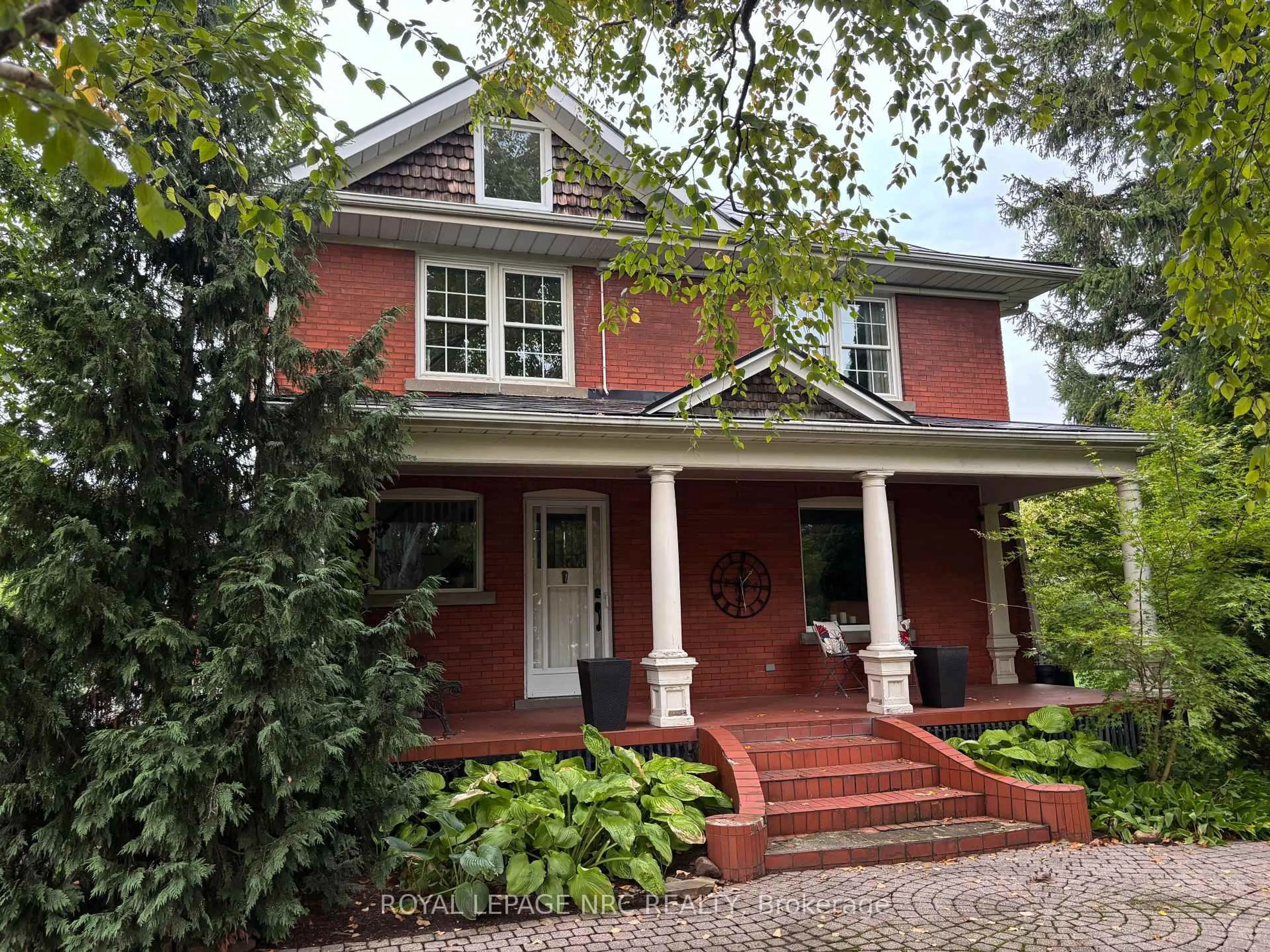 Home with brick exterior material, street for 326 Lakeshore Rd, Niagara-on-the-Lake Ontario L0S 1J0