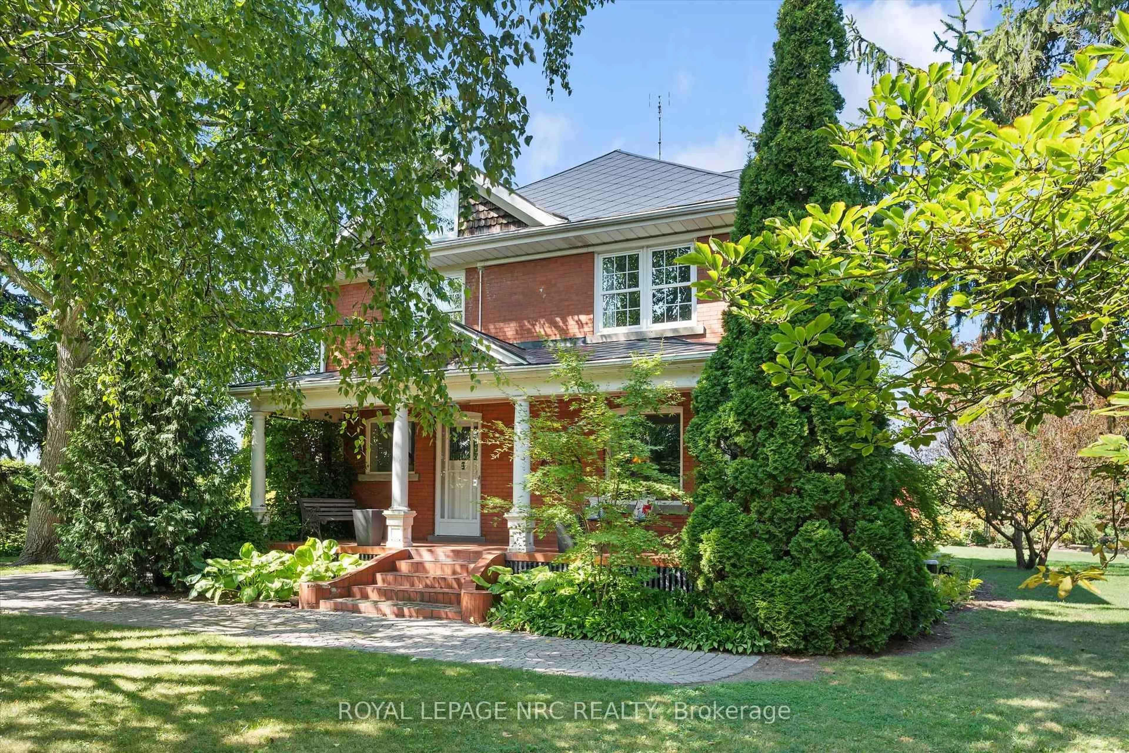 Home with brick exterior material, street for 326 Lakeshore Rd, Niagara-on-the-Lake Ontario L0S 1J0