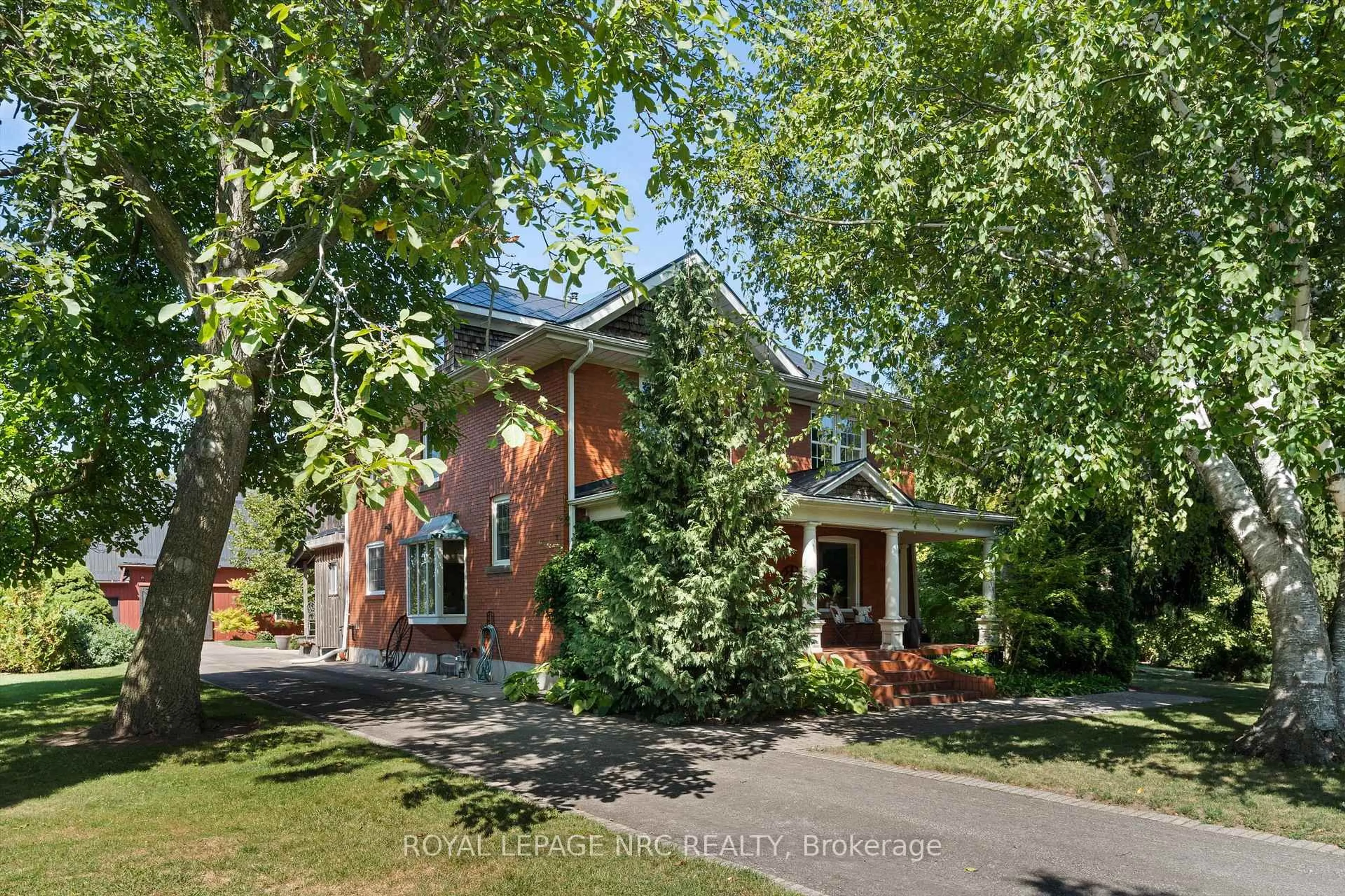 Home with brick exterior material, street for 326 Lakeshore Rd, Niagara-on-the-Lake Ontario L0S 1J0