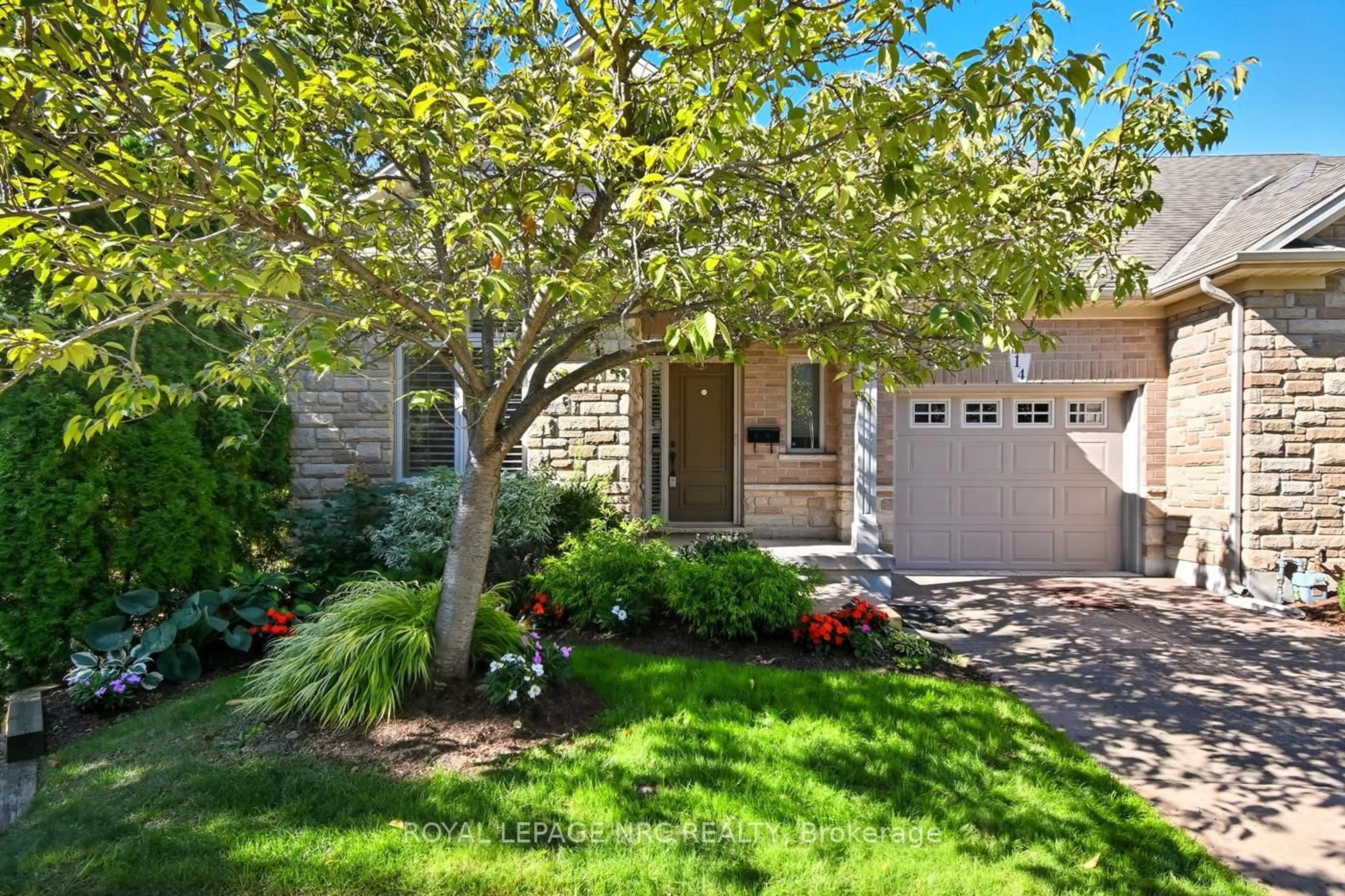 Indoor entryway for 409 Niagara St #14, St. Catharines Ontario L2M 4V9