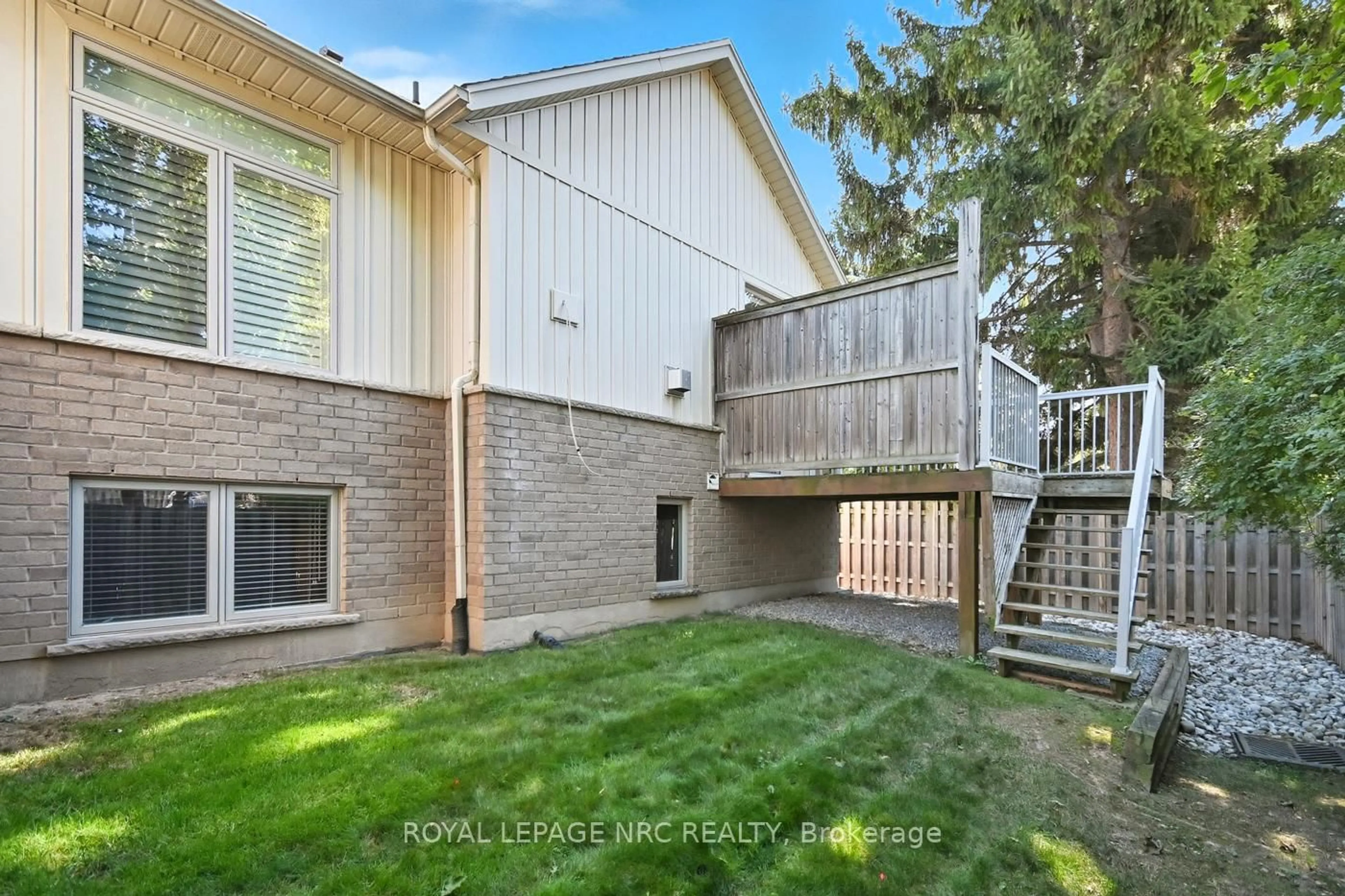 Patio, unknown for 409 Niagara St #14, St. Catharines Ontario L2M 4V9