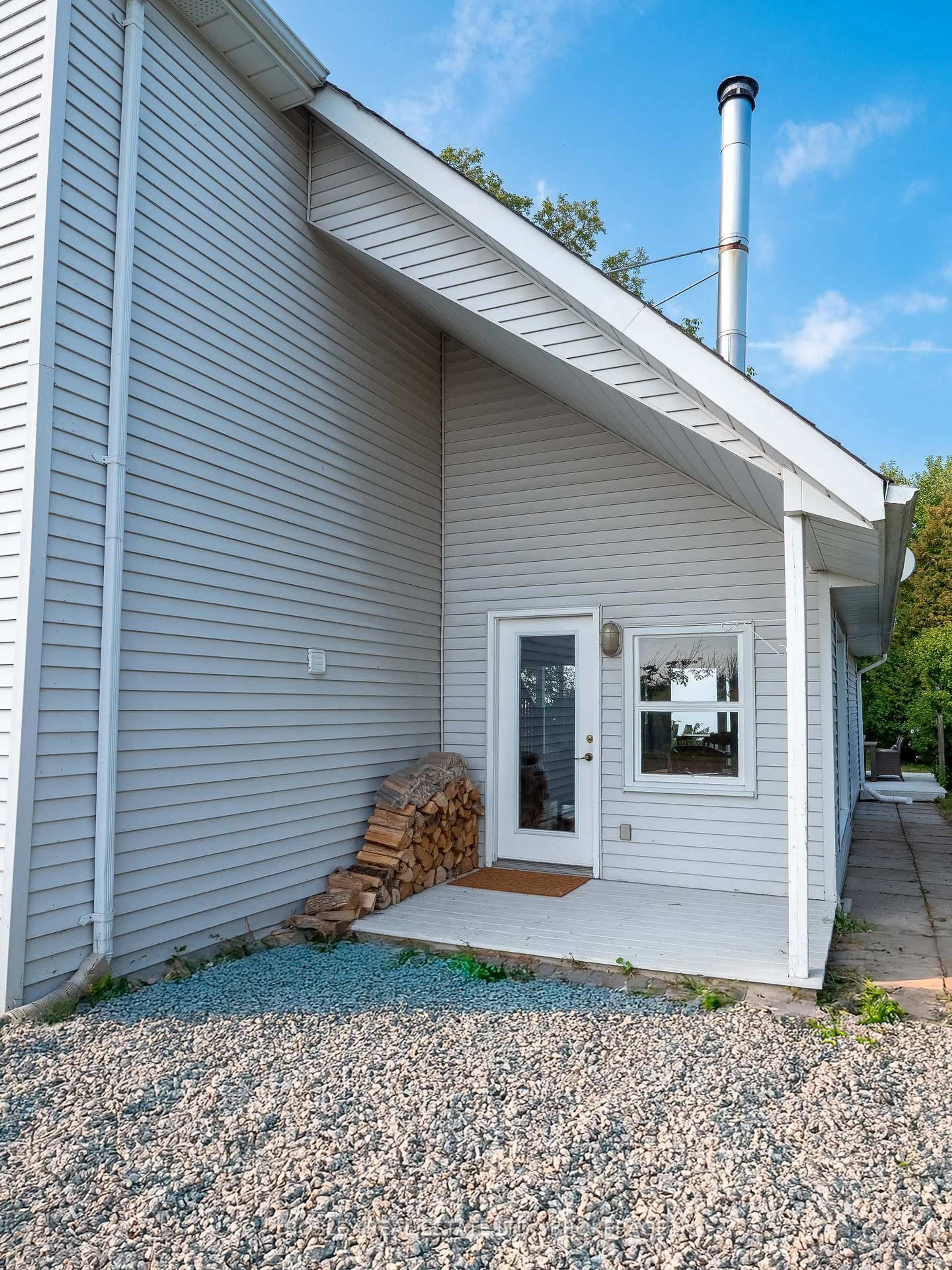 Home with vinyl exterior material, street for 4 Firelane 10, Niagara-on-the-Lake Ontario L0S 1J0