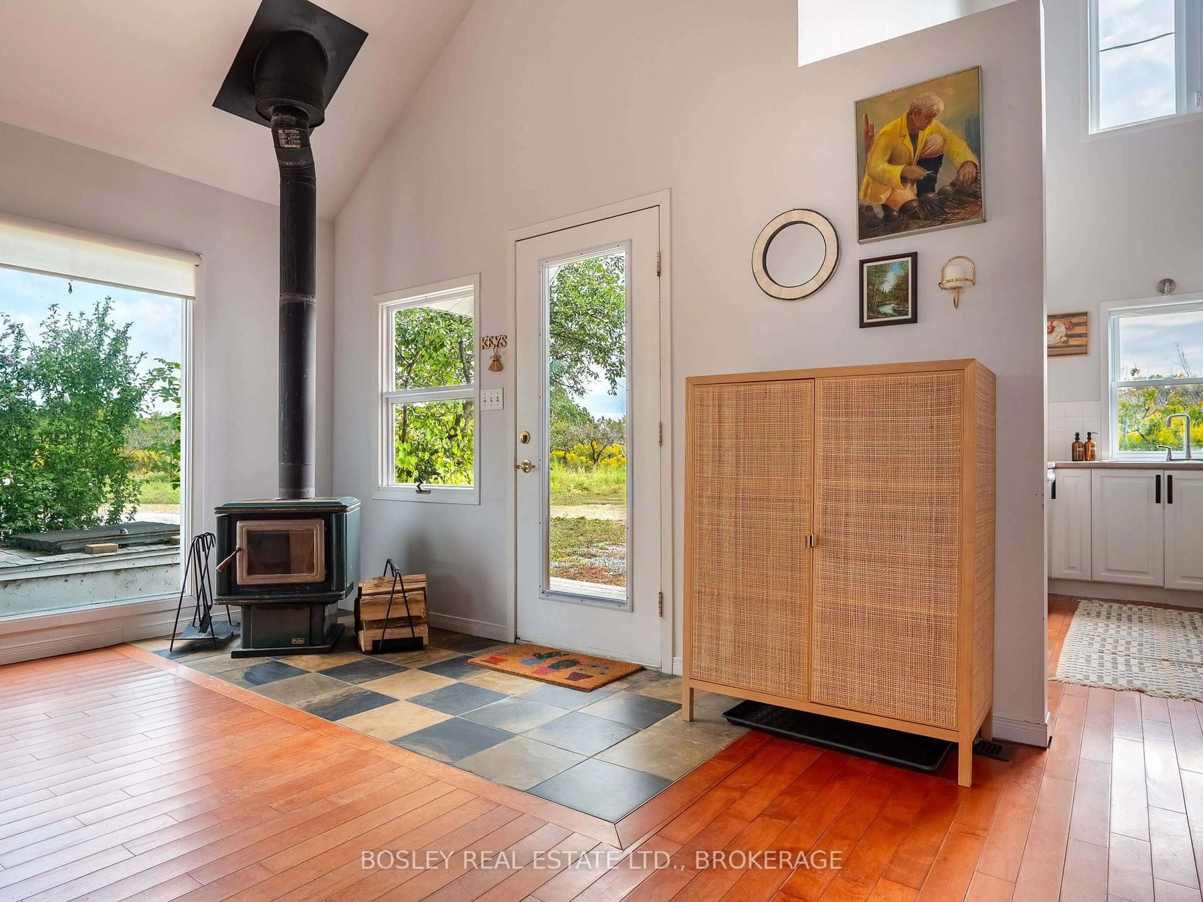 Indoor entryway for 4 Firelane 10, Niagara-on-the-Lake Ontario L0S 1J0