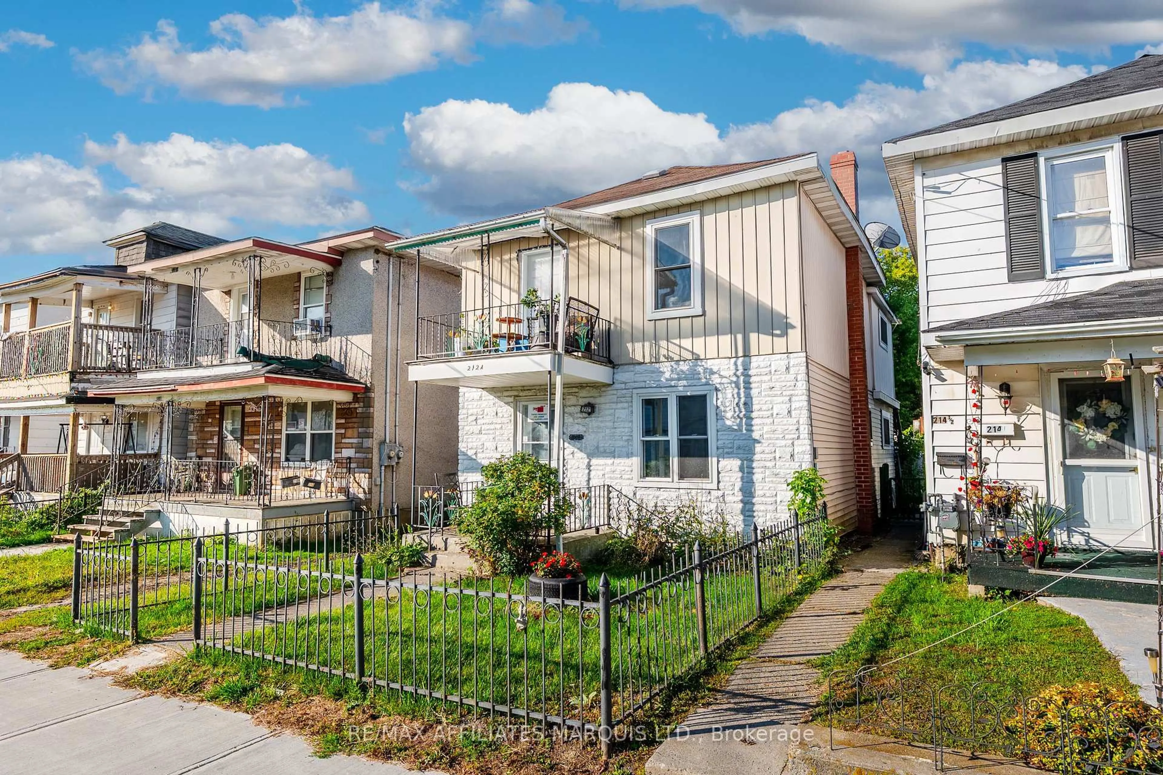 Home with vinyl exterior material, street for 212 Guy St, Cornwall Ontario K6H 4T9