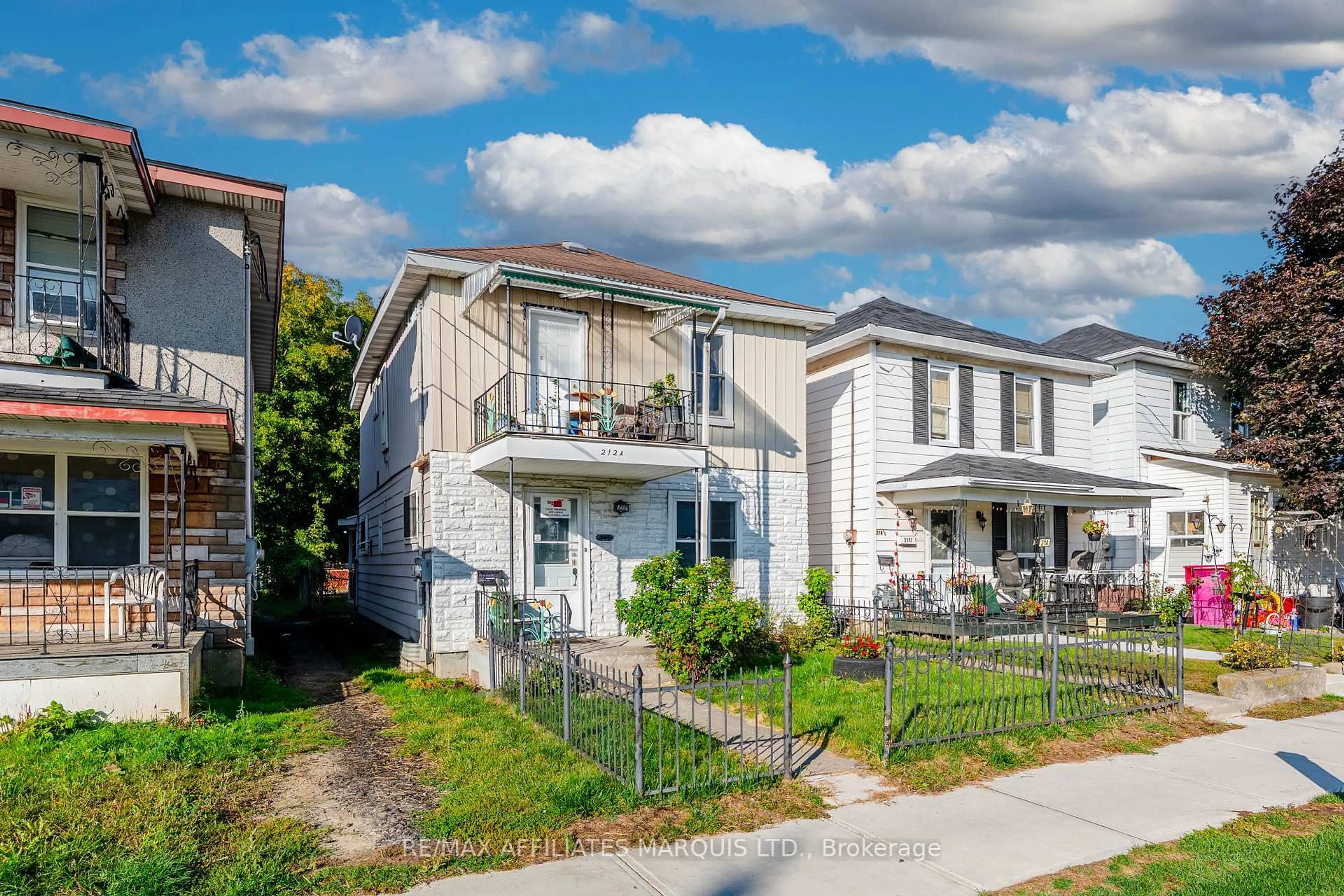 Home with vinyl exterior material, street for 212 Guy St, Cornwall Ontario K6H 4T9