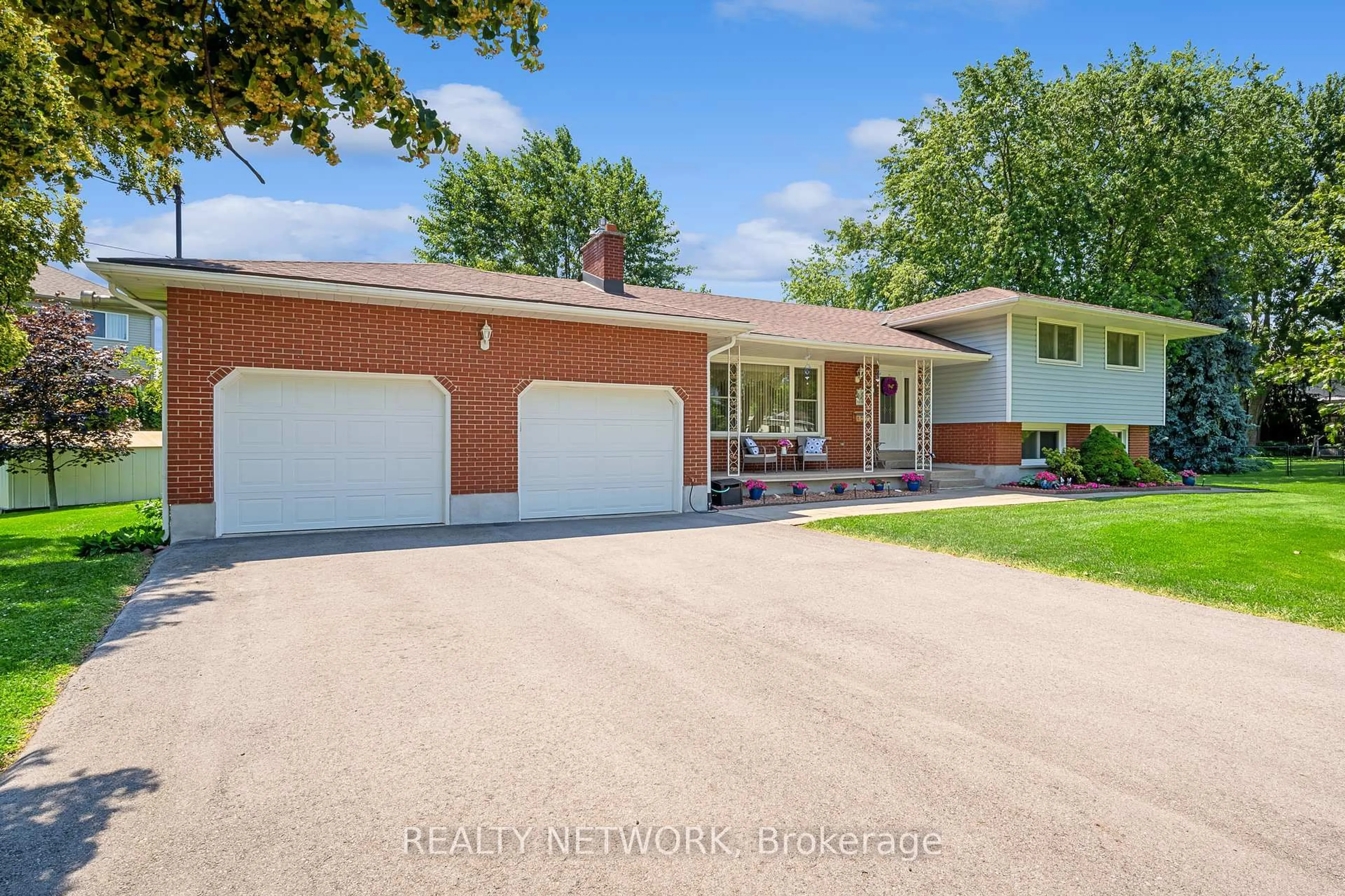 Home with brick exterior material, street for 54 Valley Rd, St. Catharines Ontario L2S 1Y6