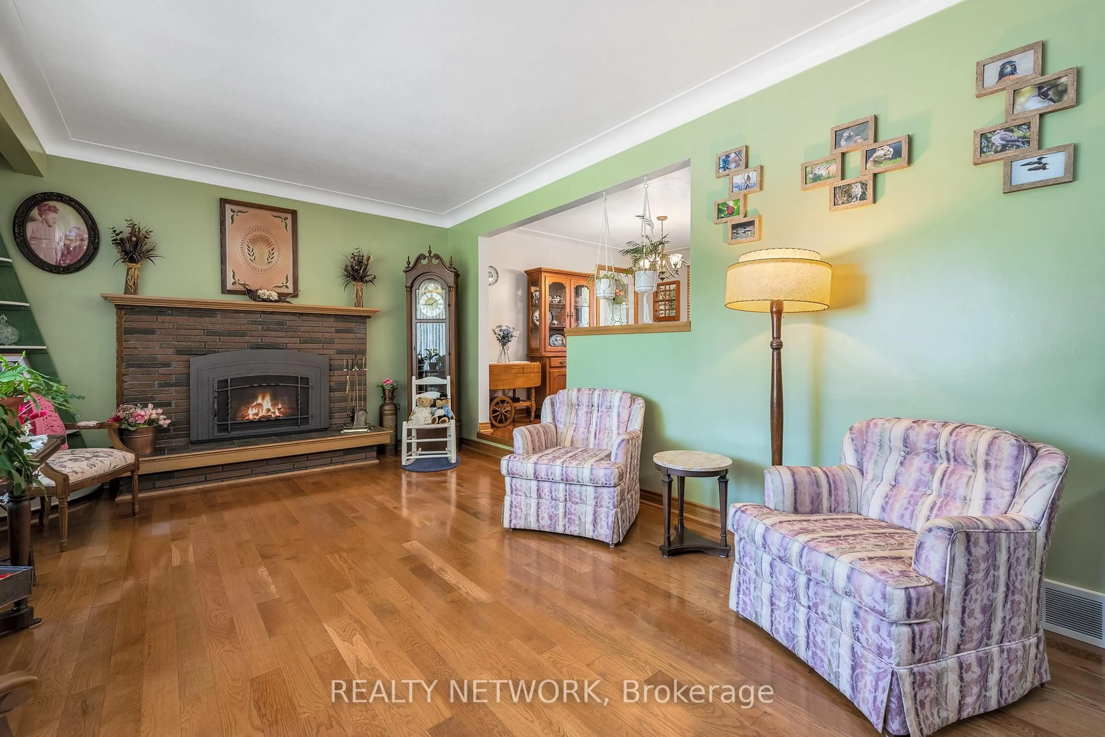 Living room with furniture, wood/laminate floor for 54 Valley Rd, St. Catharines Ontario L2S 1Y6