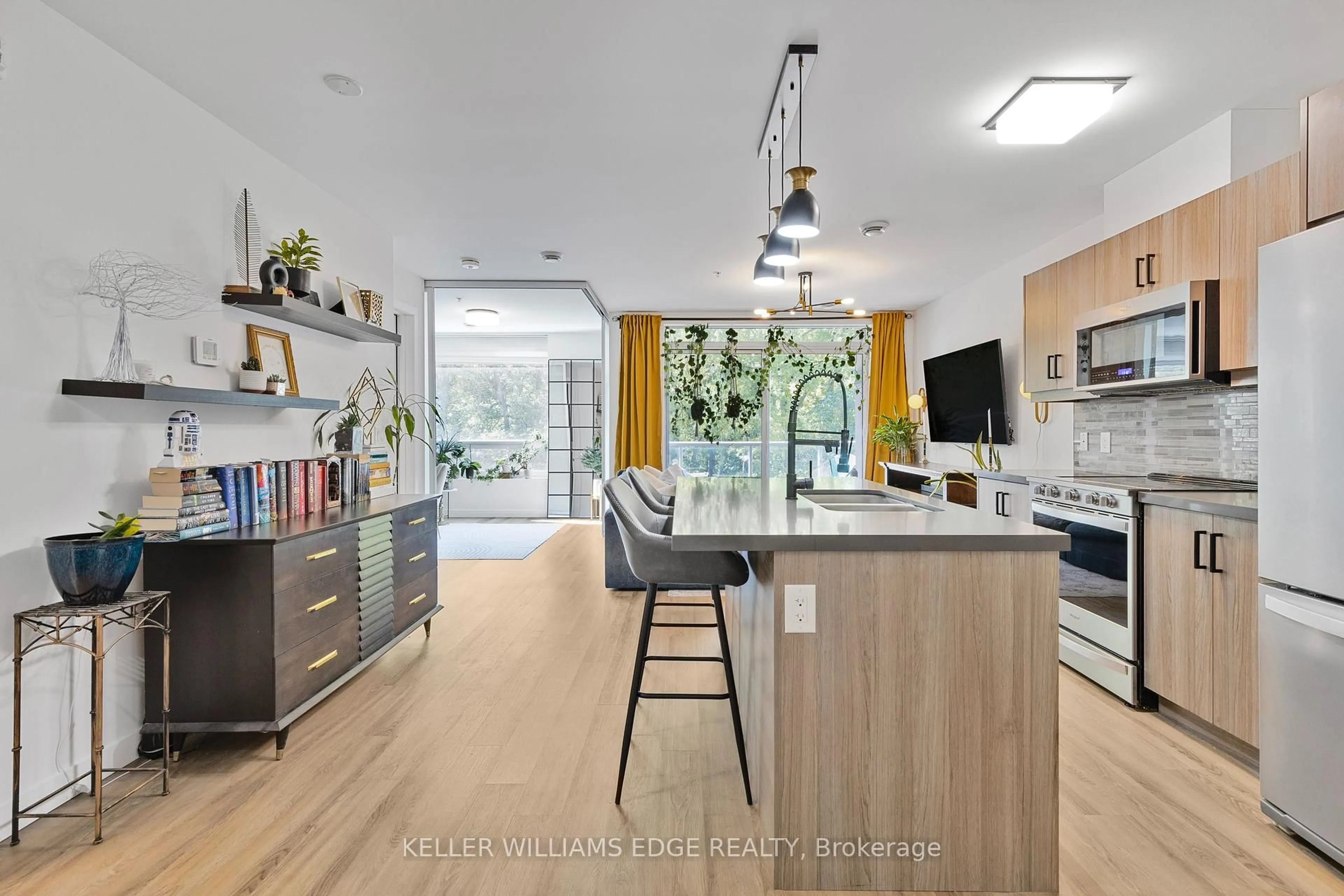 Open concept kitchen, unknown for 455 Charlton Ave #401, Hamilton Ontario L8N 0B2