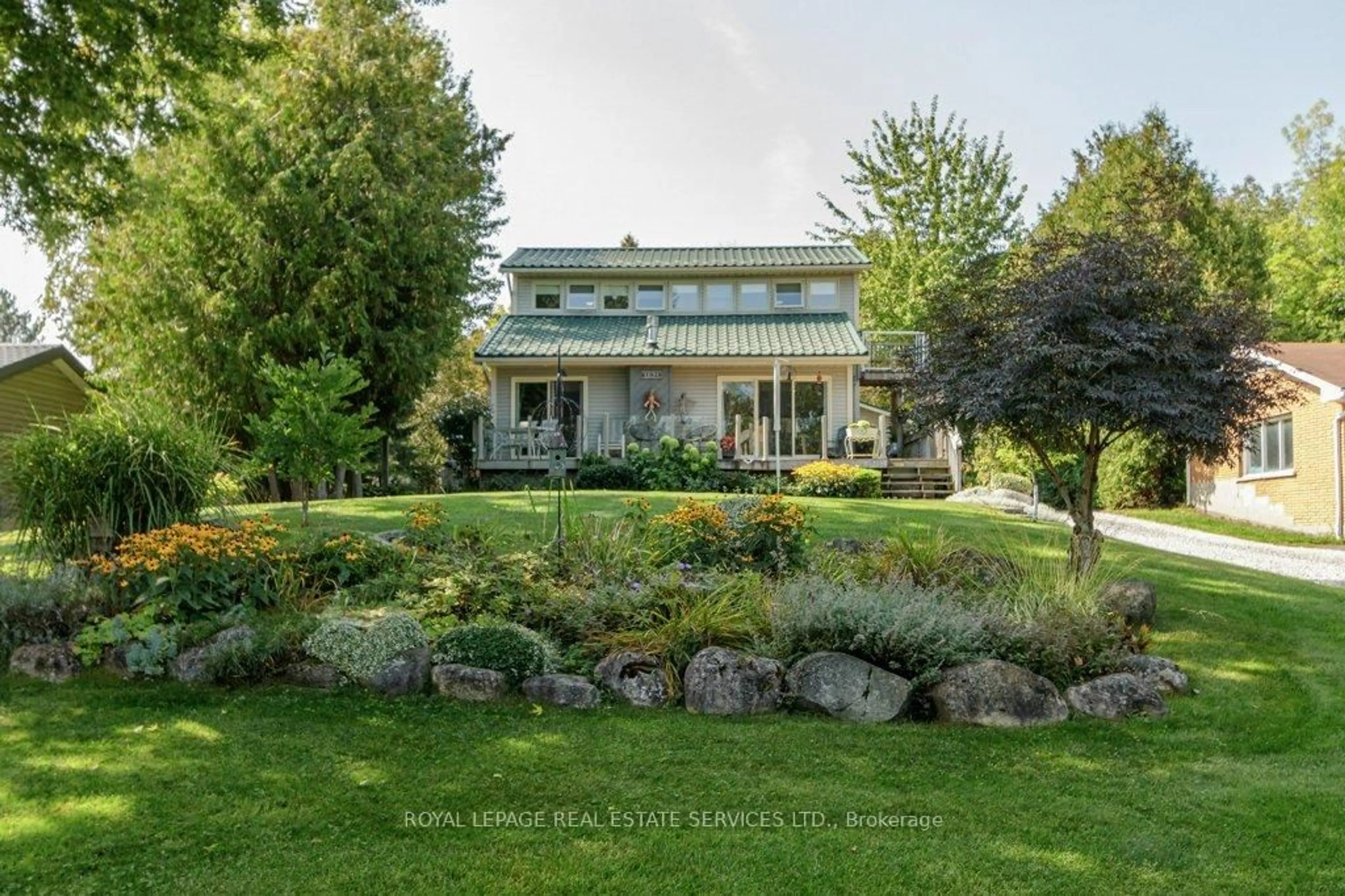 A pic from outside/outdoor area/front of a property/back of a property/a pic from drone, water/lake/river/ocean view for 142 Lakeshore Rd, Meaford Ontario N4L 0A7