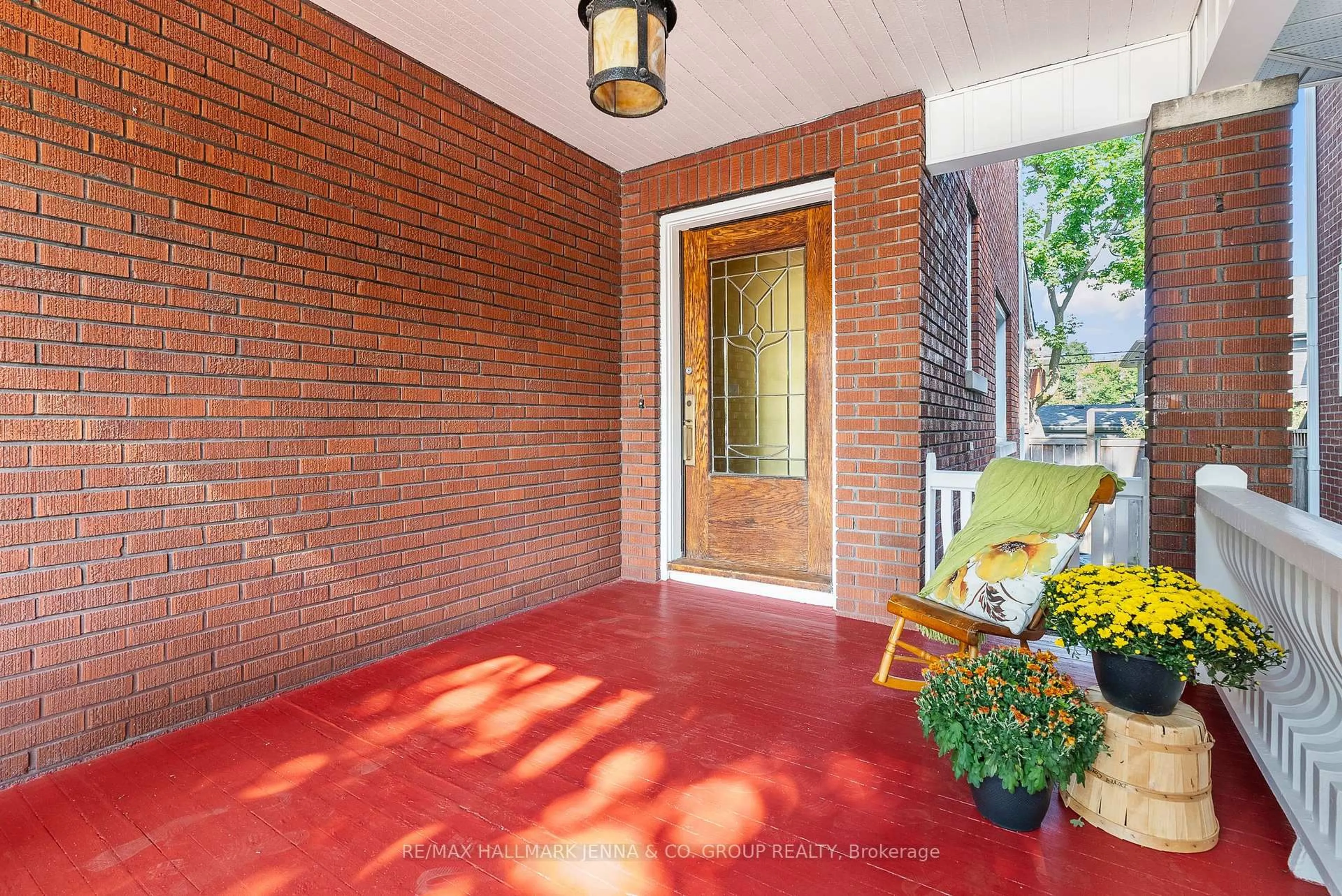 Indoor entryway for 213 Glebe Ave, Ottawa Ontario K1S 2C8