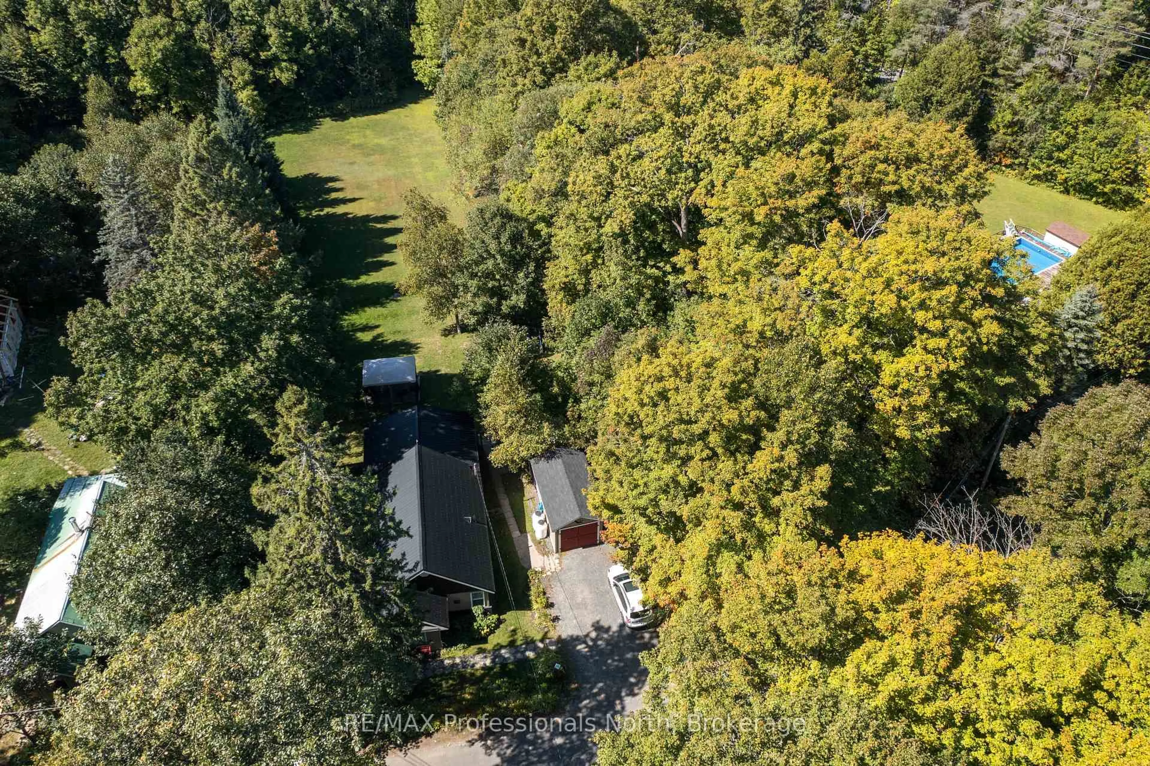 A pic from outside/outdoor area/front of a property/back of a property/a pic from drone, forest/trees view for 32 Bethune Rd, Huntsville Ontario P1H 2J2