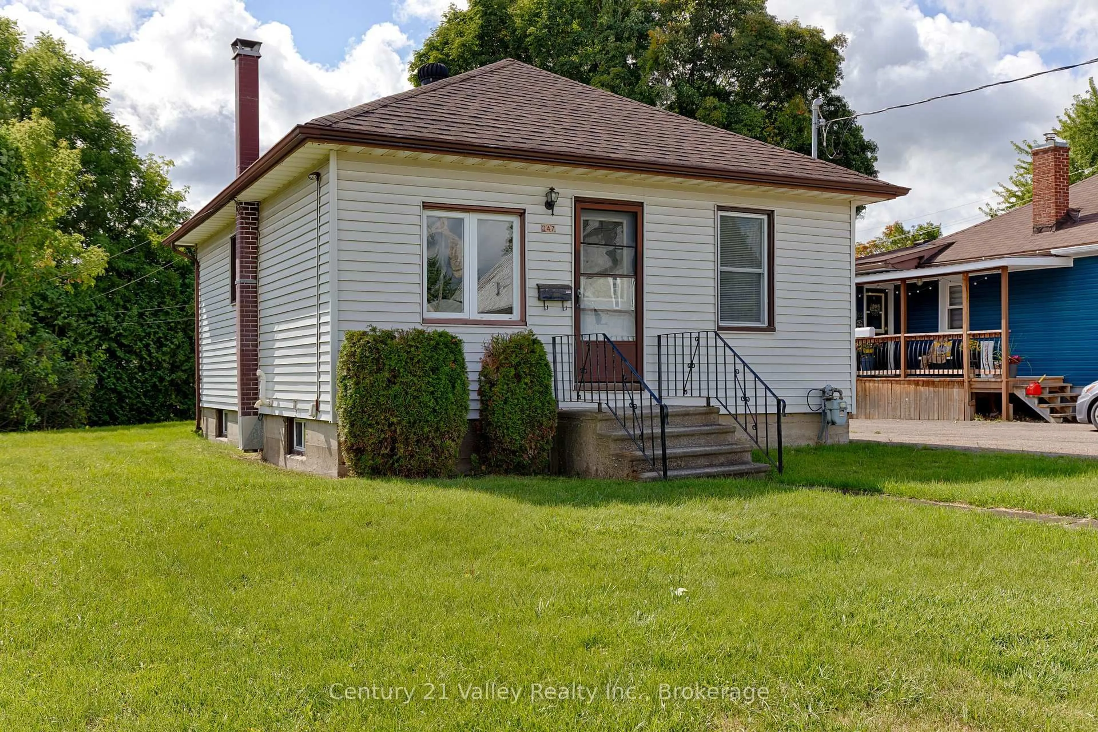 Home with vinyl exterior material, street for 347 Joffre Ave, Renfrew Ontario K7V 3L6