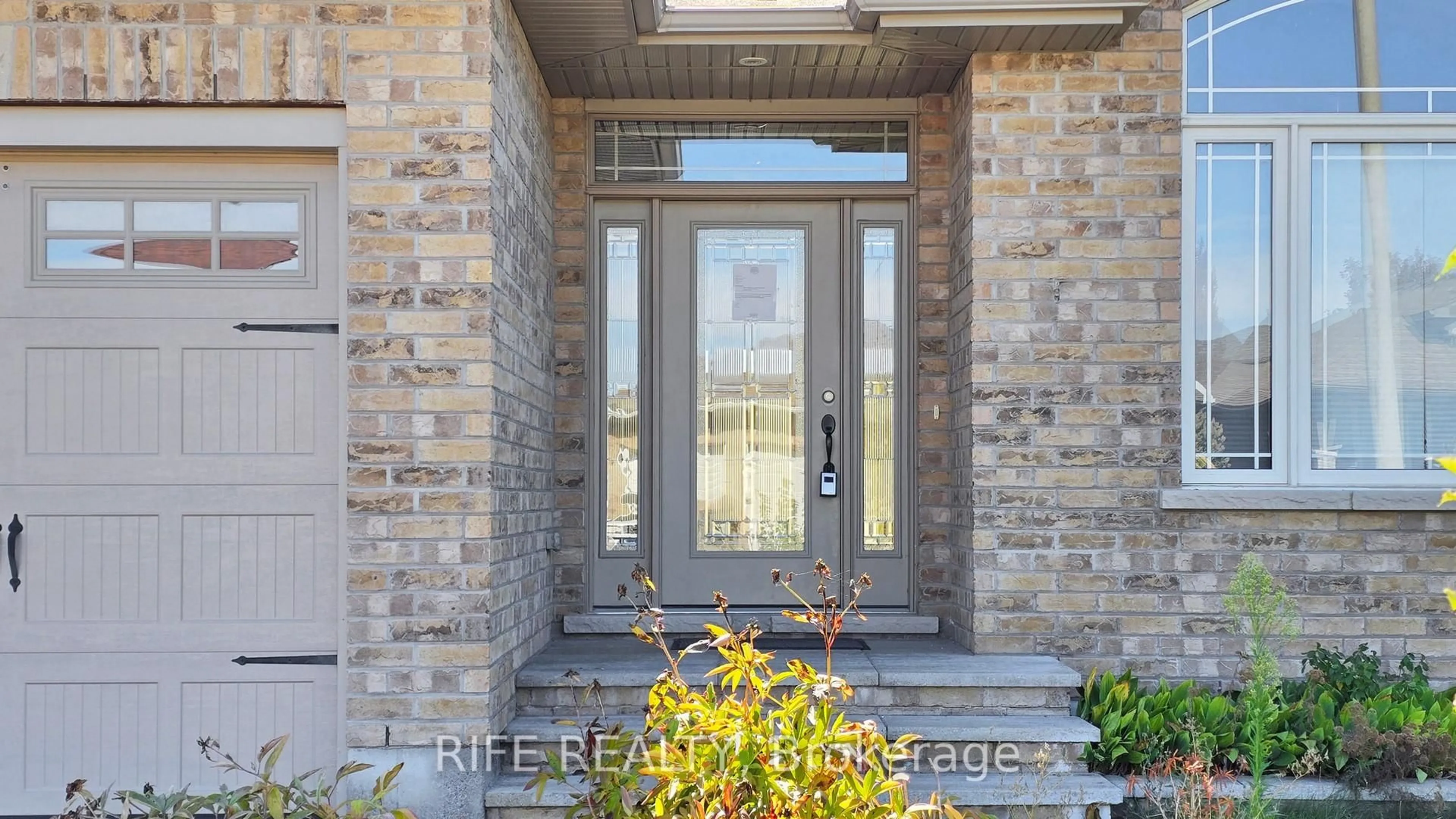 Indoor entryway for 11 Crews Cres, Quinte West Ontario K8V 0G4