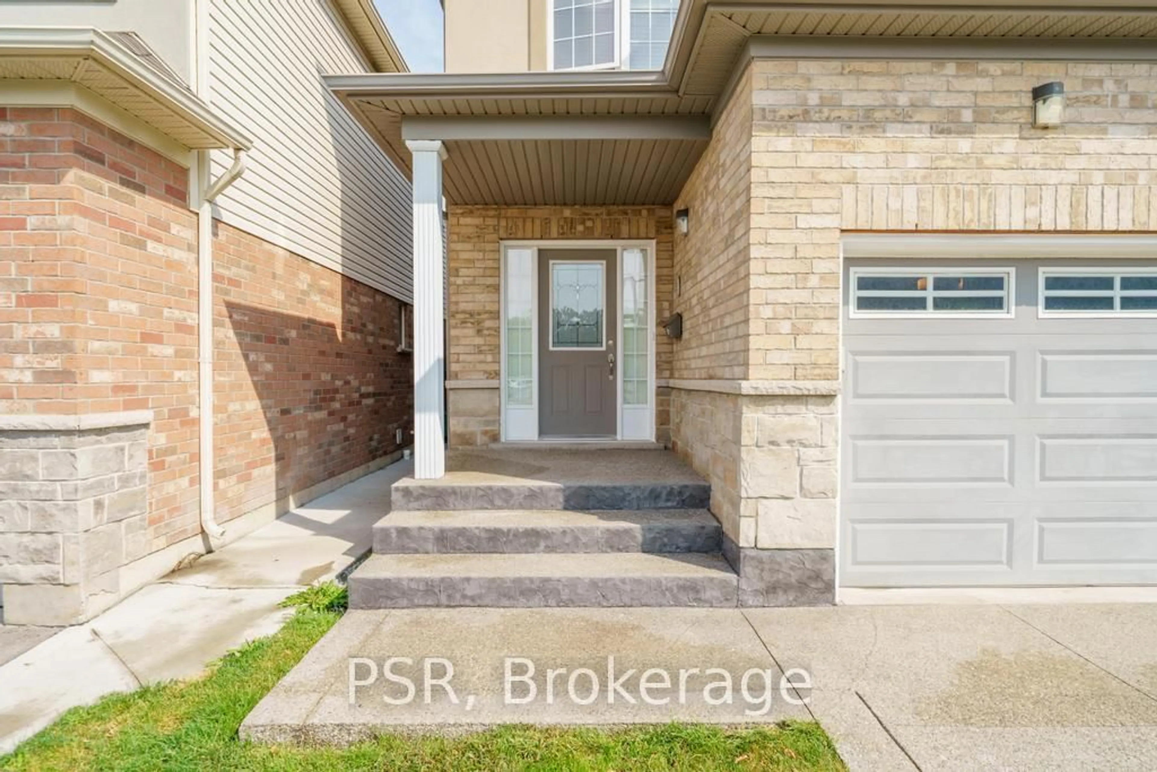 Indoor entryway for 514 Old Mud St, Hamilton Ontario L8J 3X5