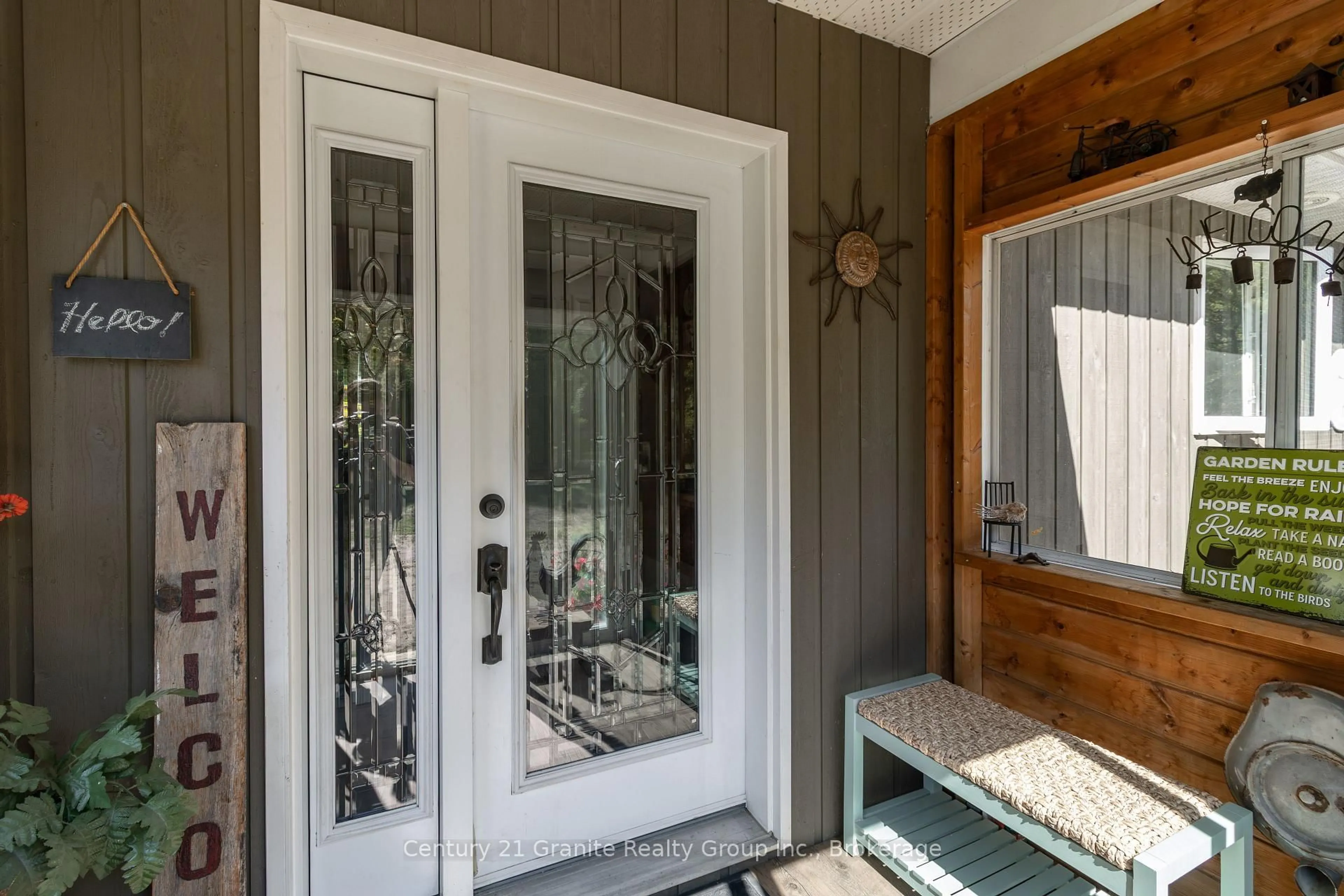 Indoor entryway for 1263 Burkes Rd, Dysart et al Ontario K0M 1S0