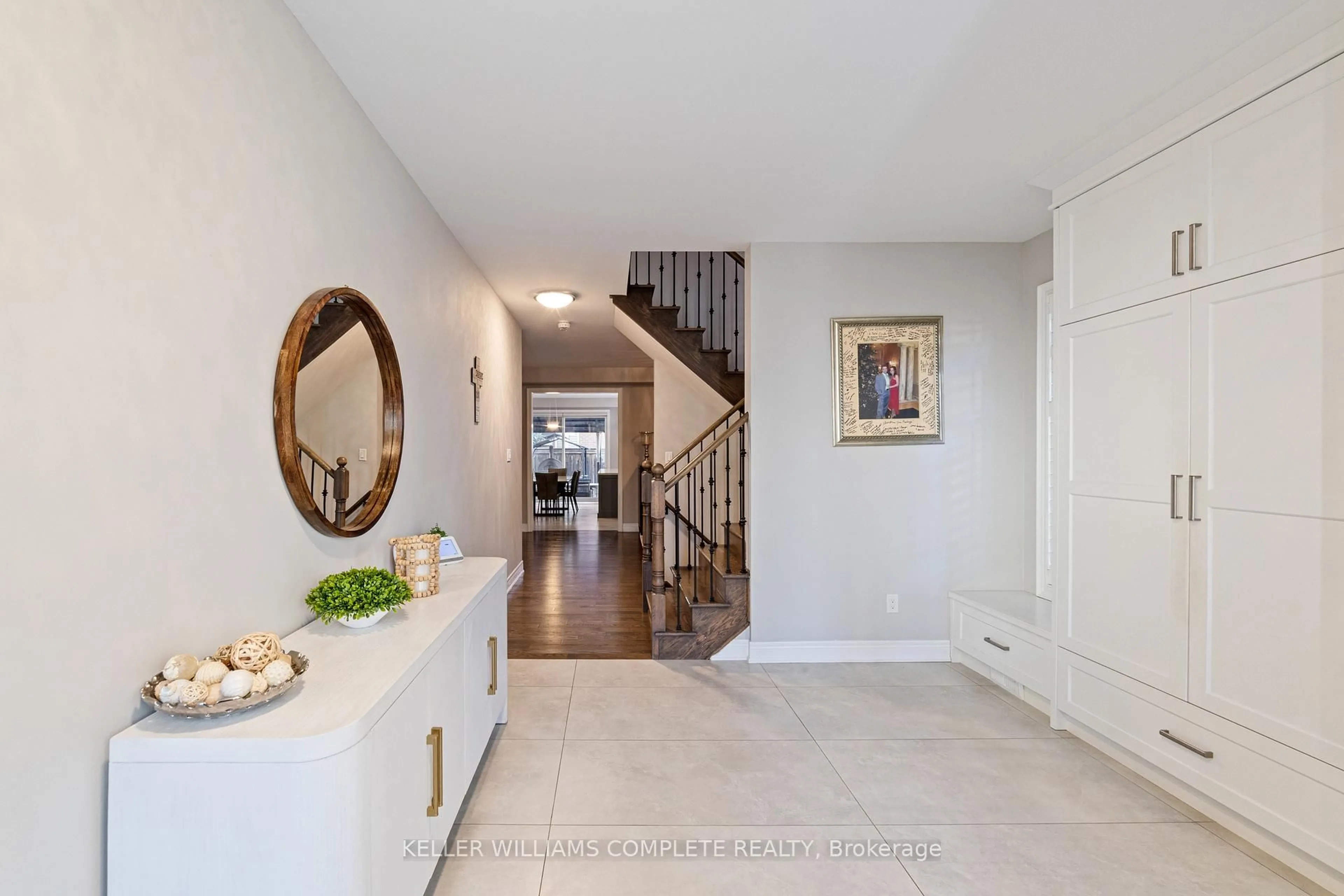 Indoor entryway for 24 MACBEAN Cres, Hamilton Ontario L8B 0S5