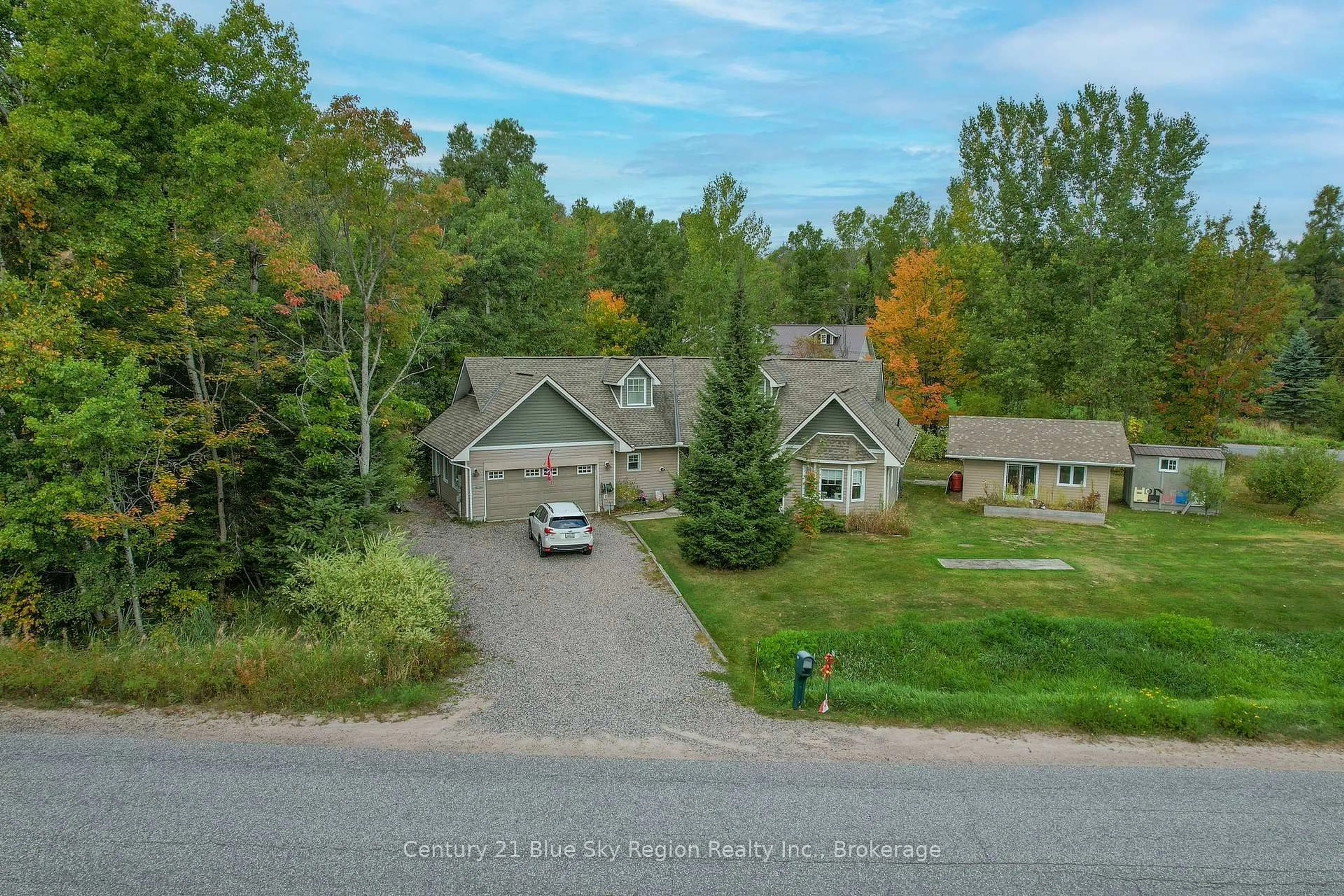 A pic from outside/outdoor area/front of a property/back of a property/a pic from drone, street for 200 Memorial Dr, Powassan Ontario P0H 1Z0
