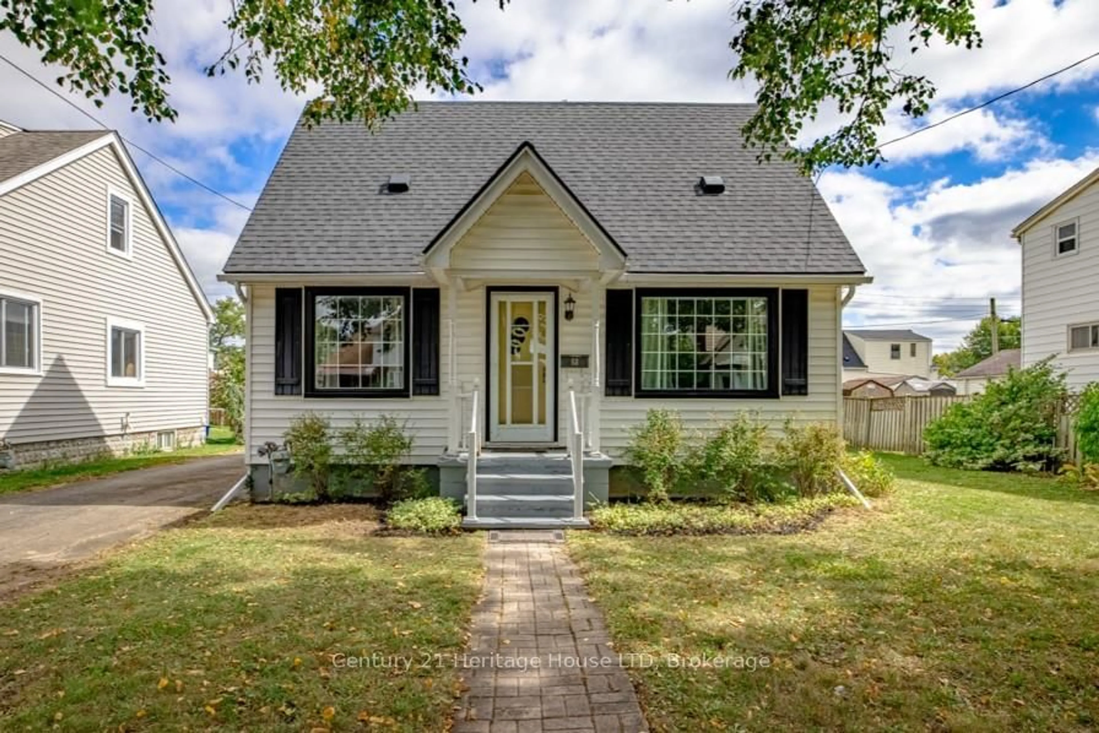 Home with vinyl exterior material, street for 68 Wallace Ave, Welland Ontario L3B 1R5