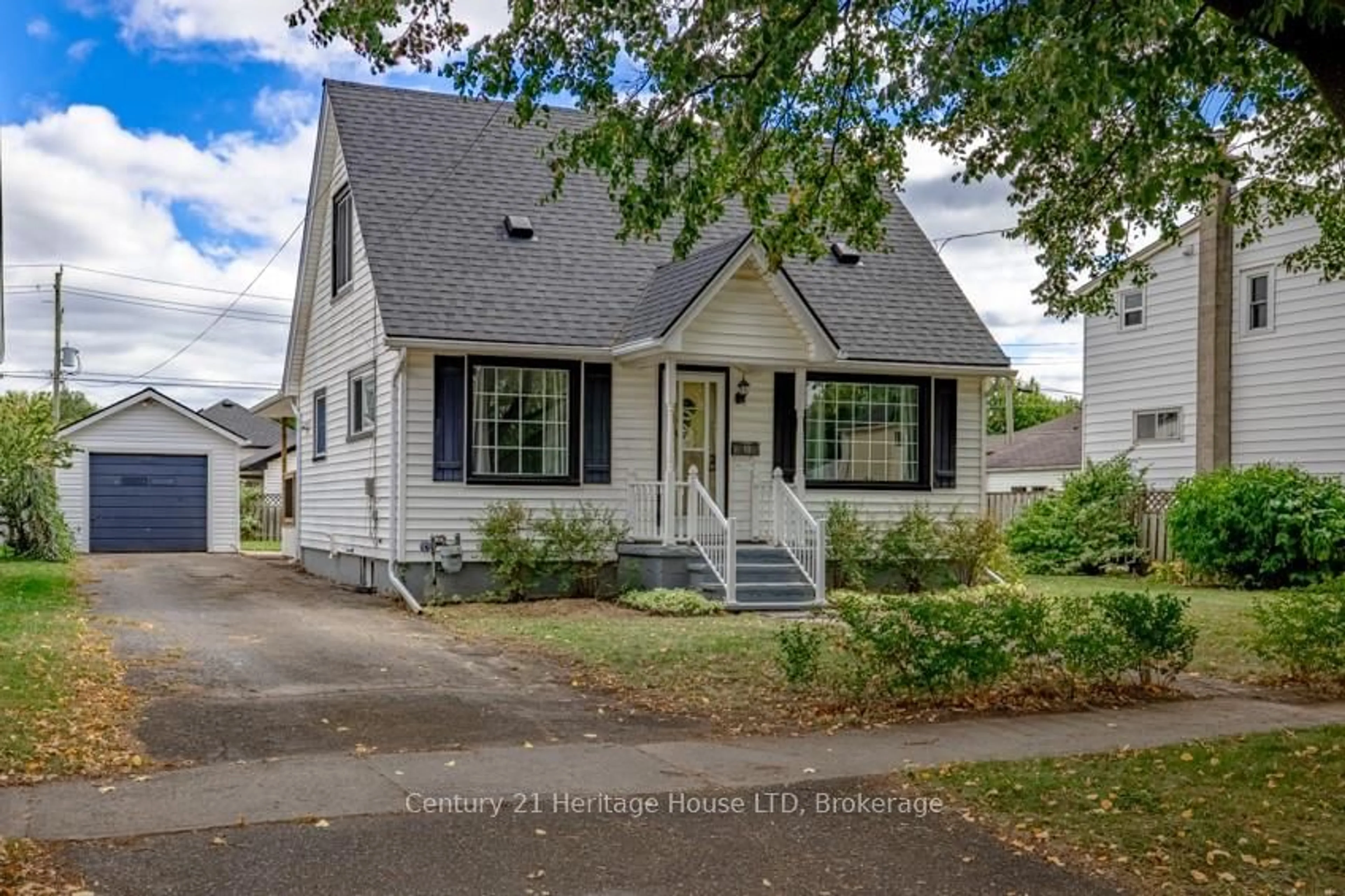 Home with vinyl exterior material, street for 68 Wallace Ave, Welland Ontario L3B 1R5