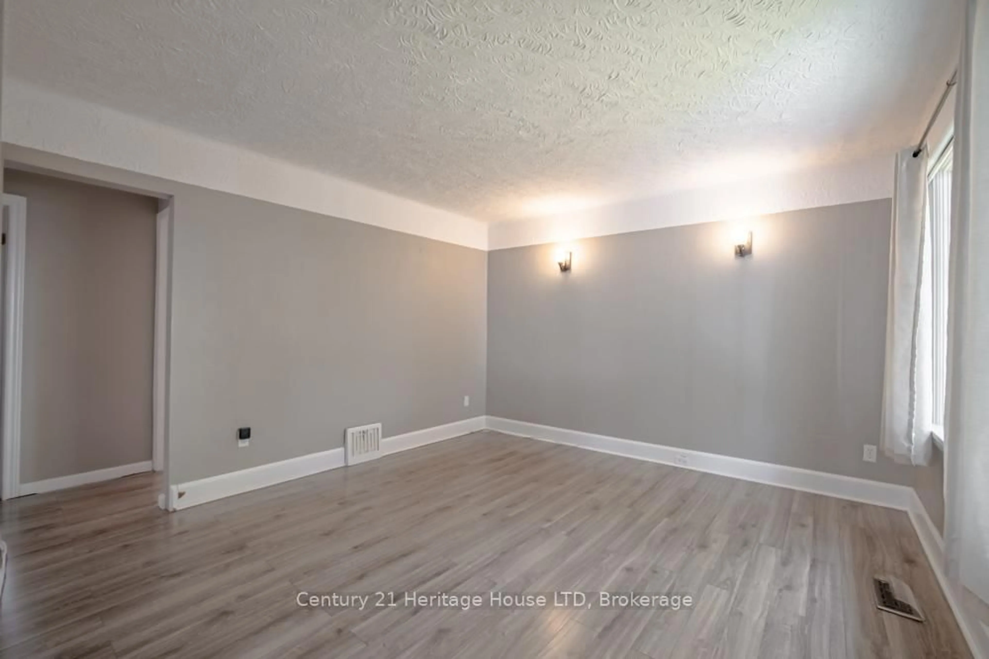 A pic of a room for 68 Wallace Ave, Welland Ontario L3B 1R5