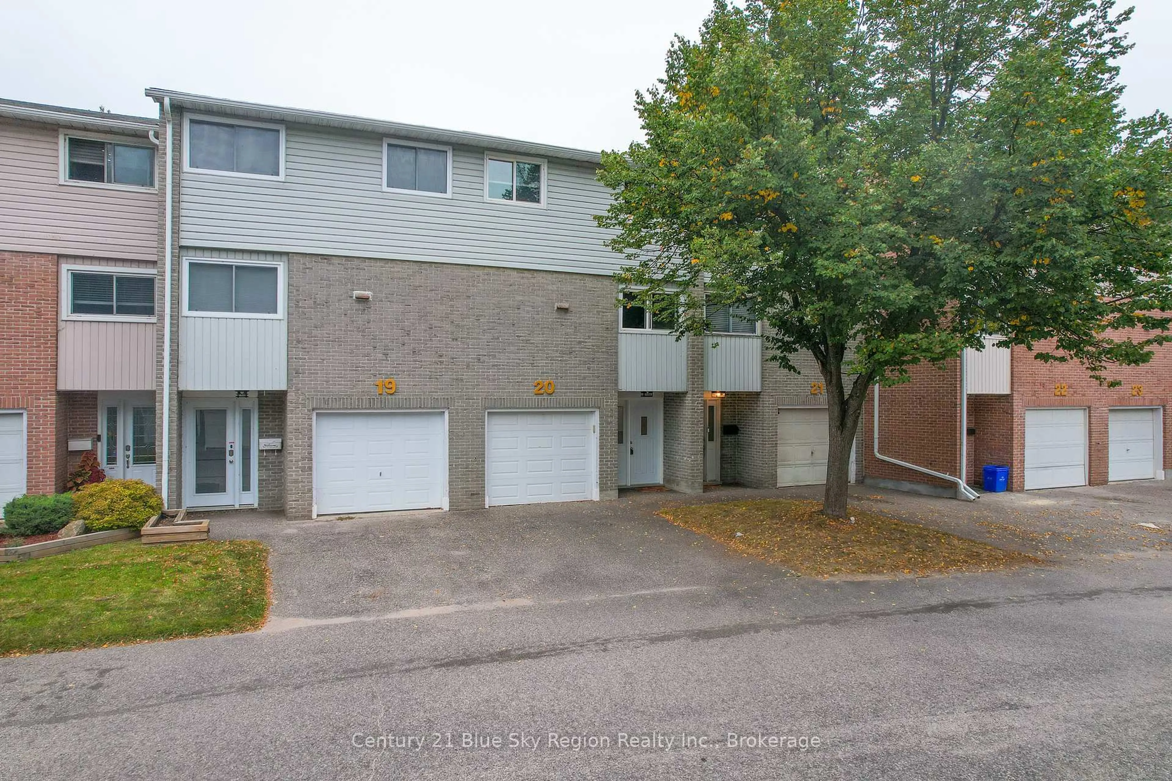 A pic from outside/outdoor area/front of a property/back of a property/a pic from drone, street for 644 Lakeshore Dr #20, North Bay Ontario P1A 3N6