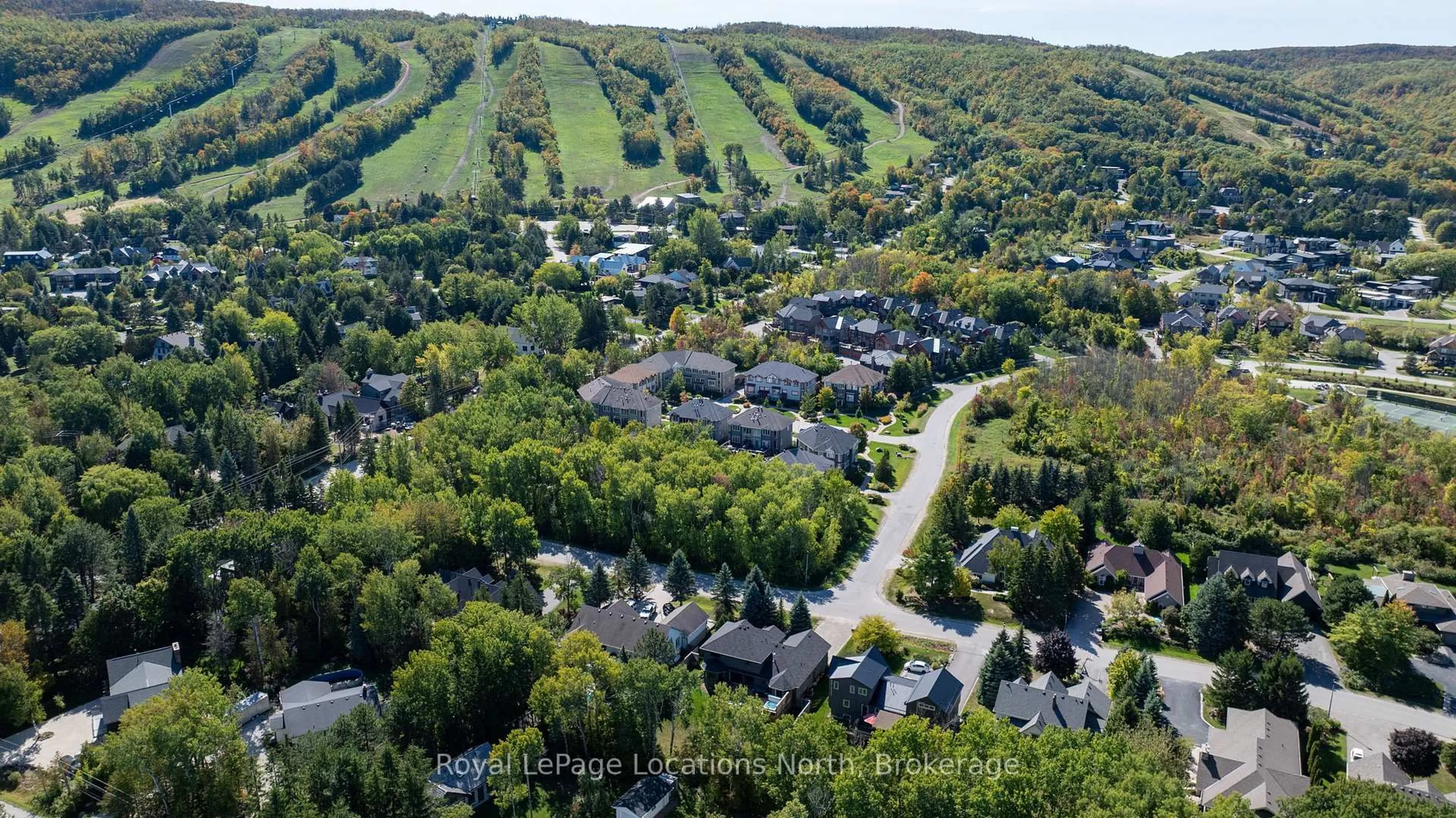 A pic from outside/outdoor area/front of a property/back of a property/a pic from drone, mountain view for 113 Aspen Way, Blue Mountains Ontario L9Y 0S8