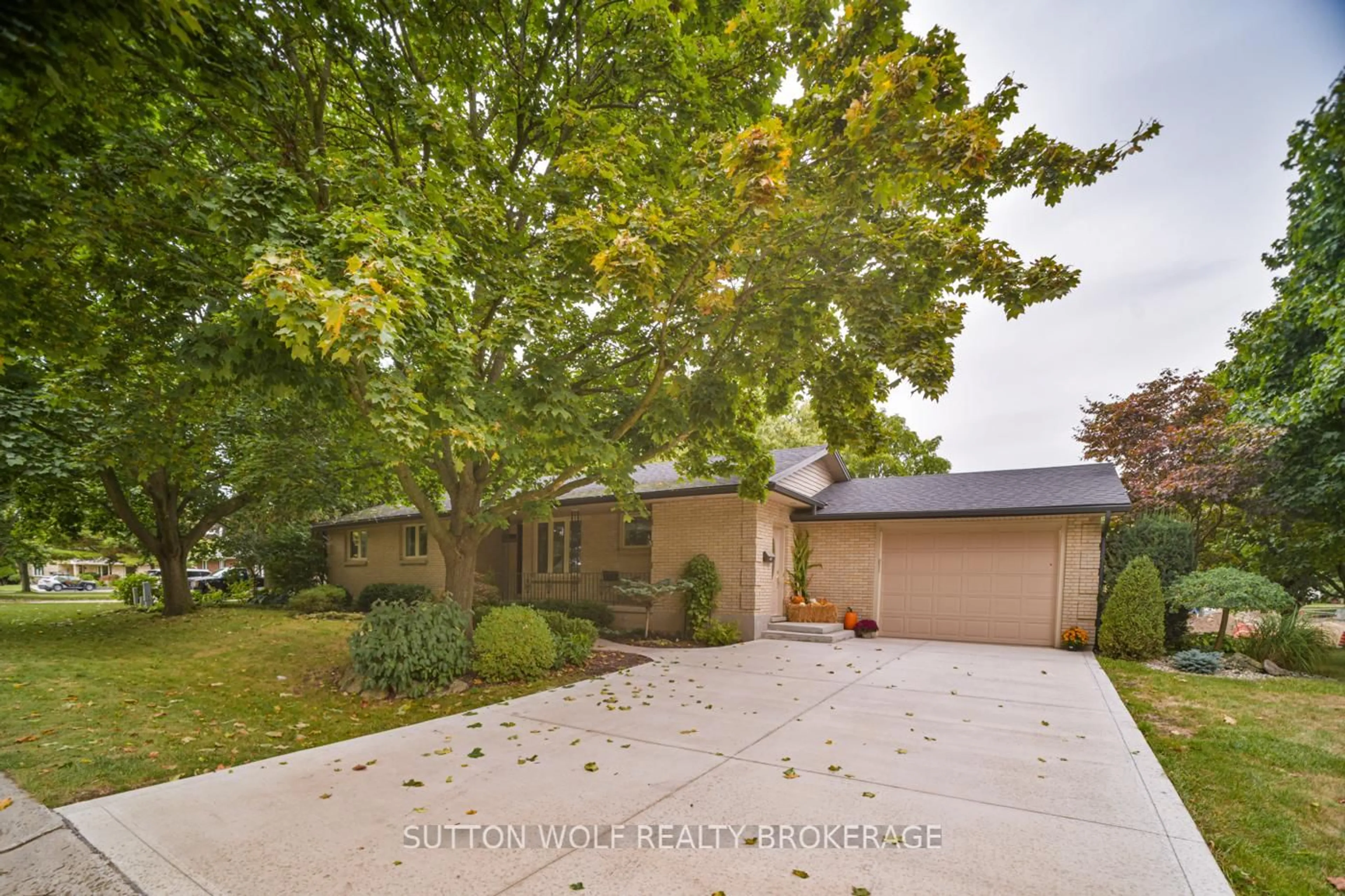 Unknown for 60 Sunset Ave, Warwick Ontario N0M 2S0