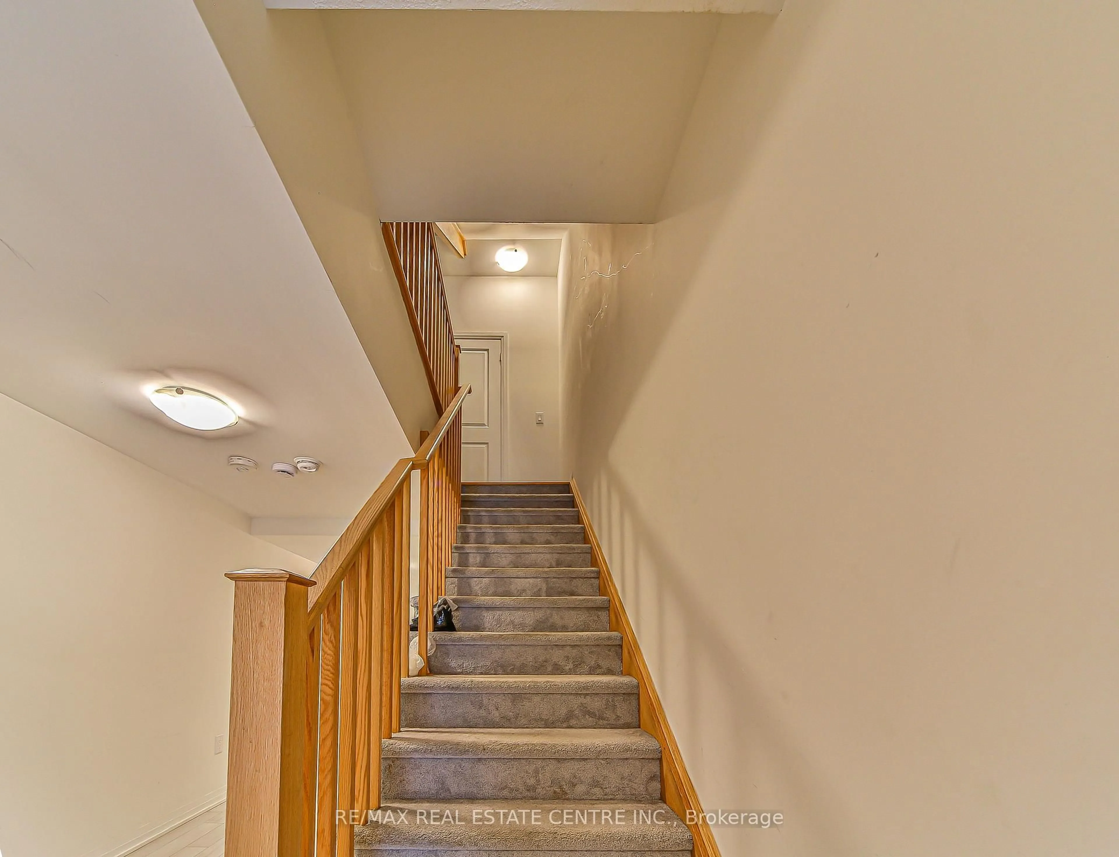 Stairs for 585 Colborne St #902, Brantford Ontario N3S 0K4