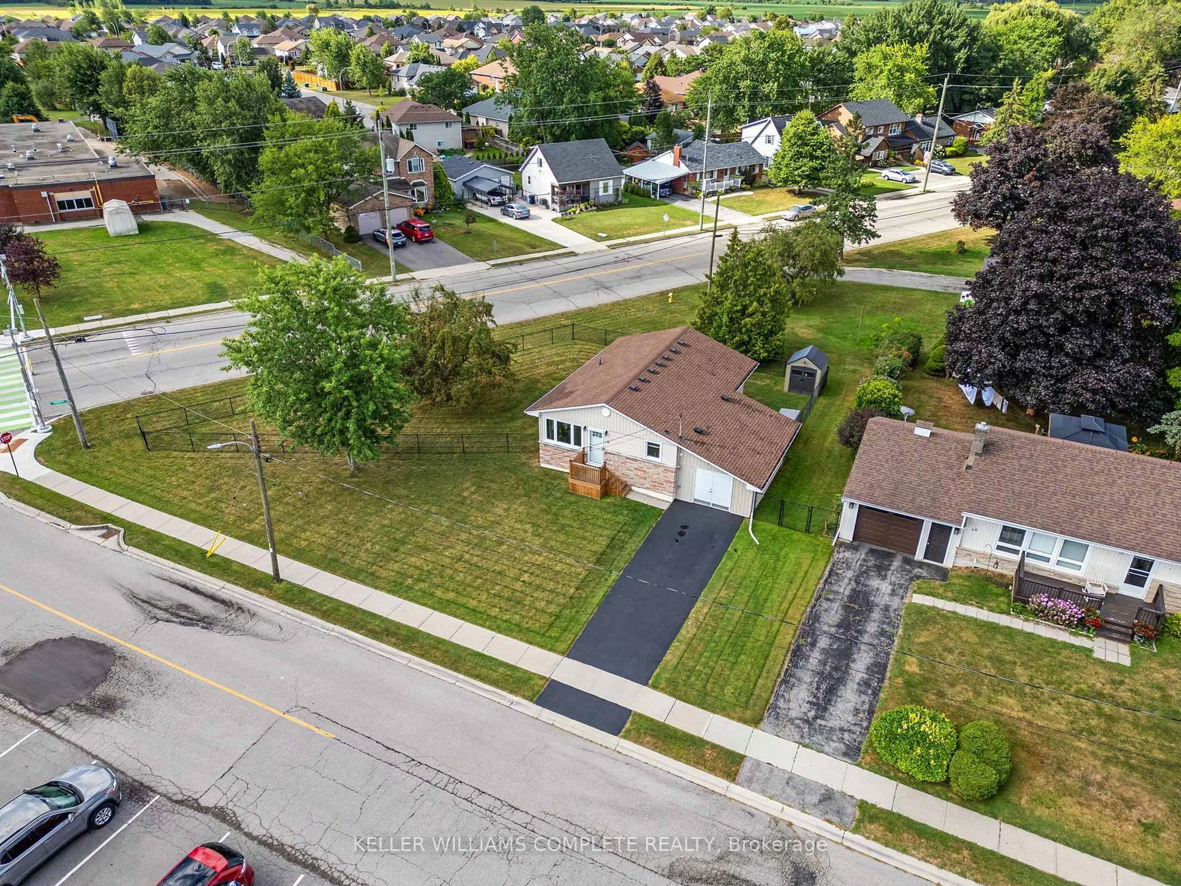 A pic from outside/outdoor area/front of a property/back of a property/a pic from drone, street for 18 Laidlaw St, Haldimand Ontario N0A 1H0