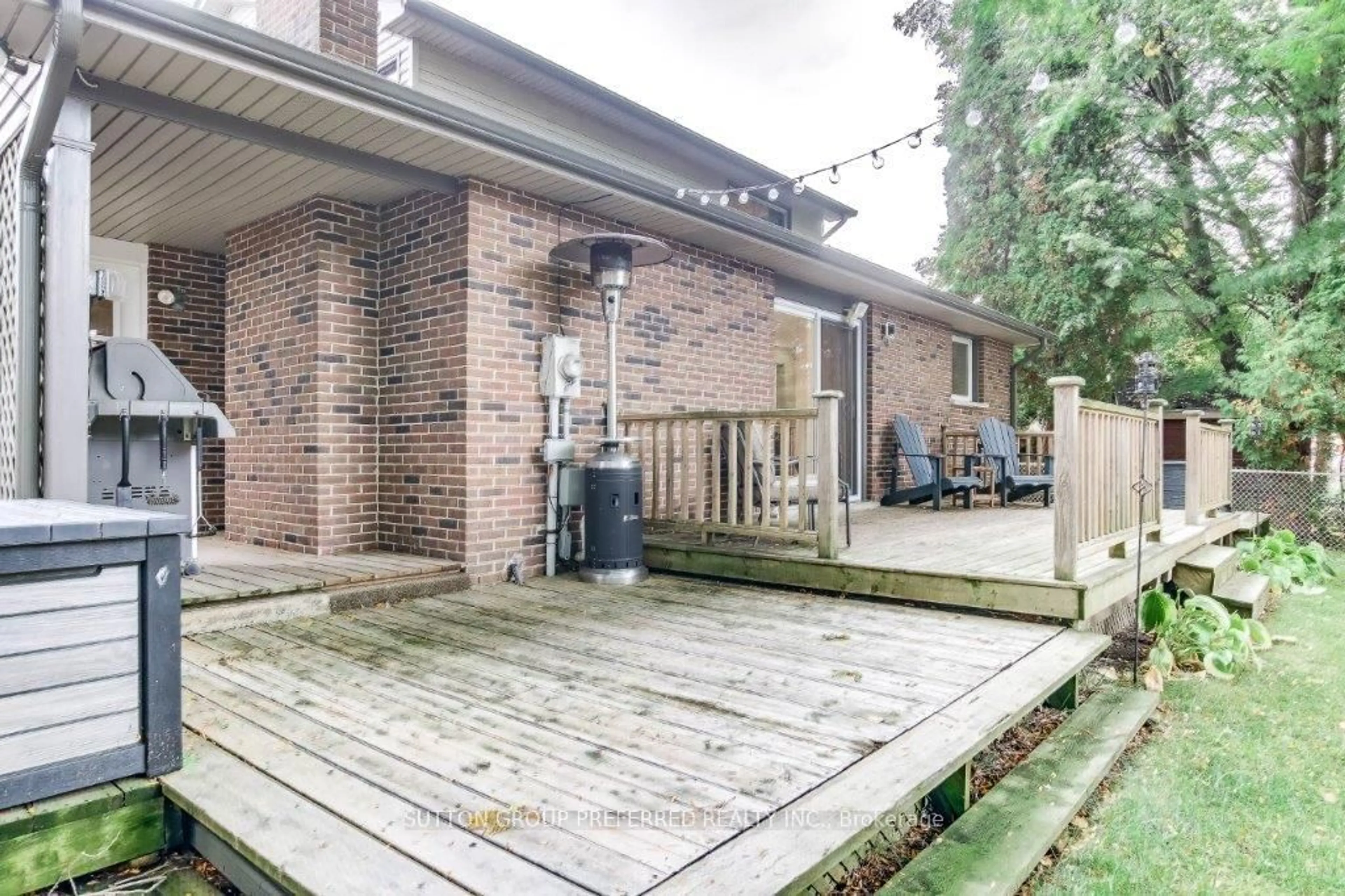 Patio, street for 1295 Hastings Dr, London North Ontario N5X 2J1