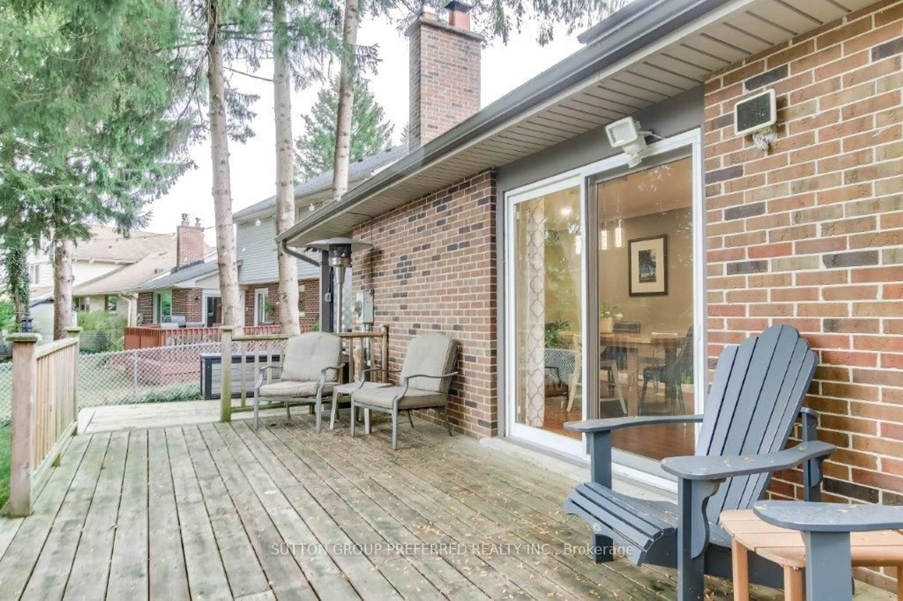 Patio, street for 1295 Hastings Dr, London North Ontario N5X 2J1