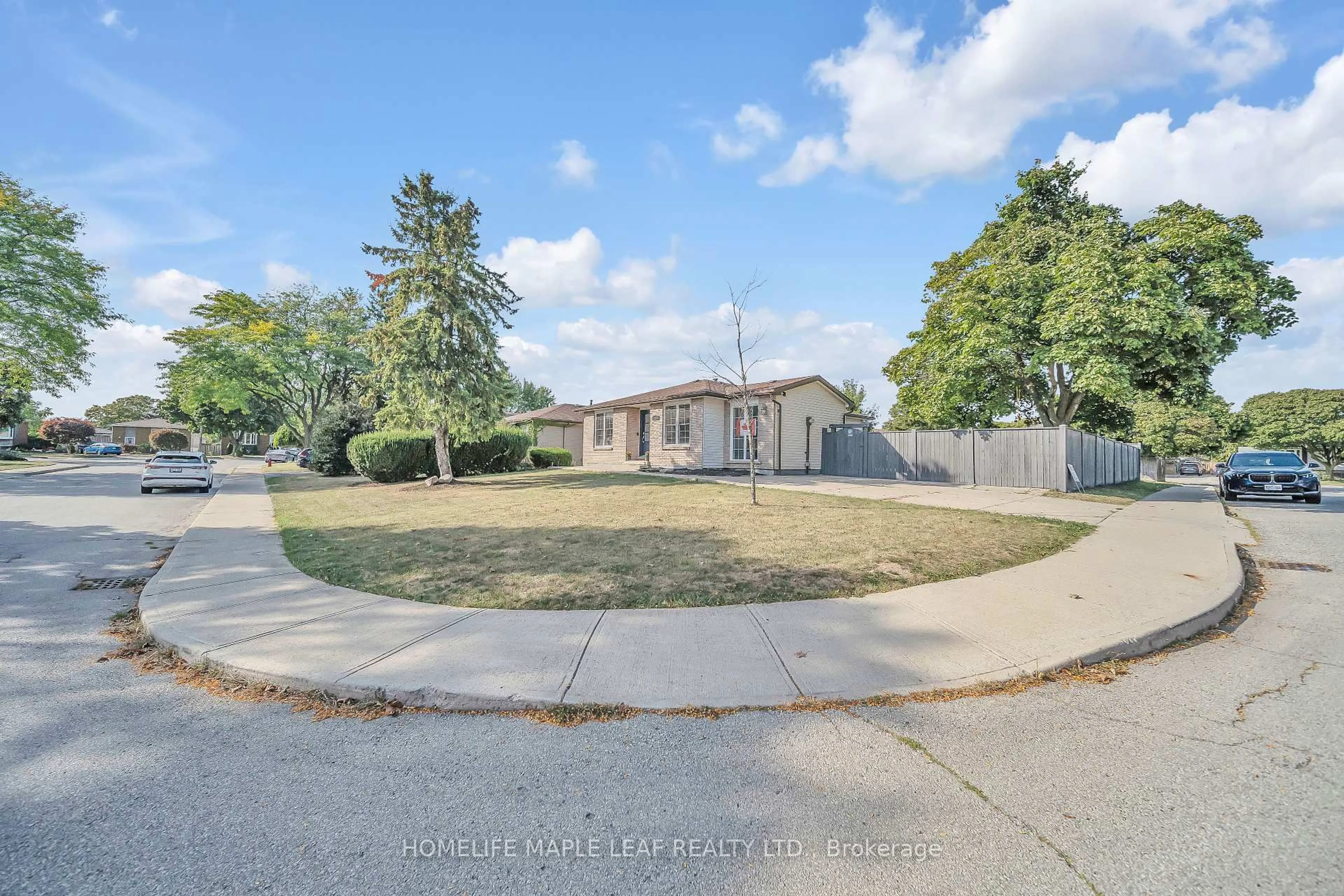 A pic from outside/outdoor area/front of a property/back of a property/a pic from drone, street for 4 Lisa Crt, Hamilton Ontario L8V 4P9