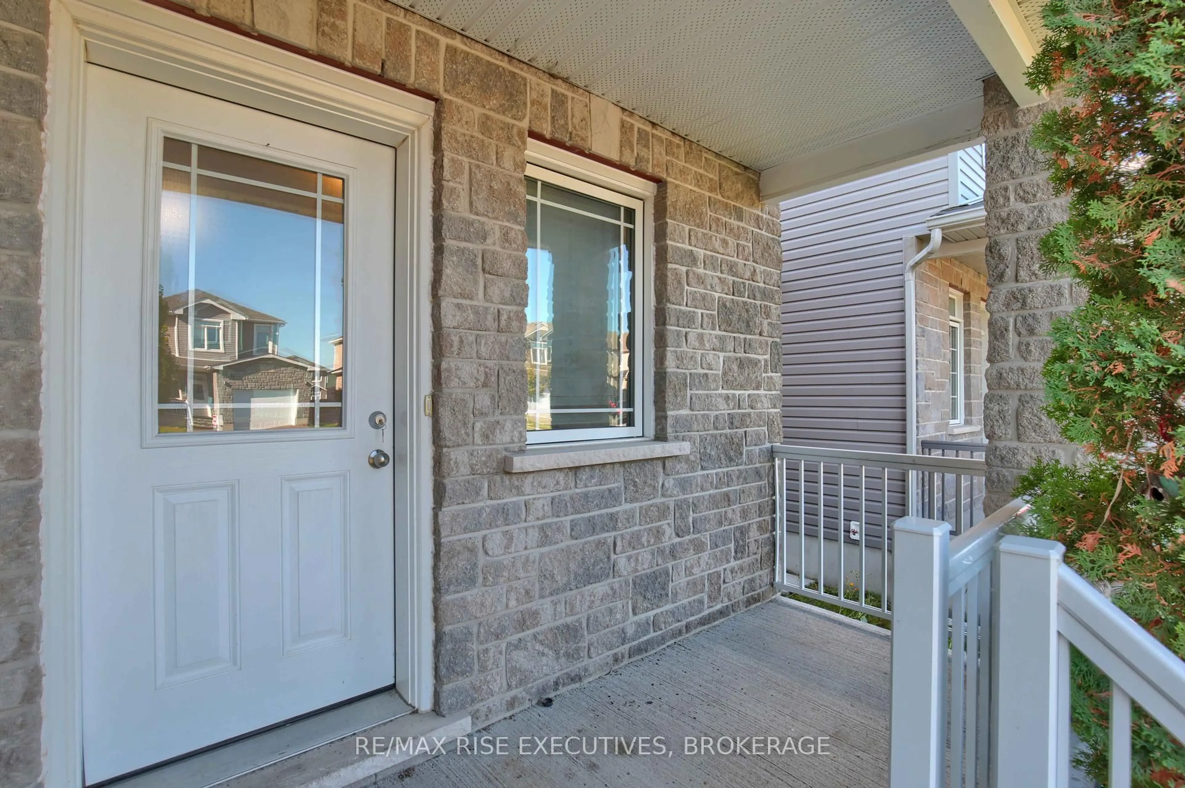 Indoor entryway for 1435 KENDAL Ave, Kingston Ontario K7P 0L6
