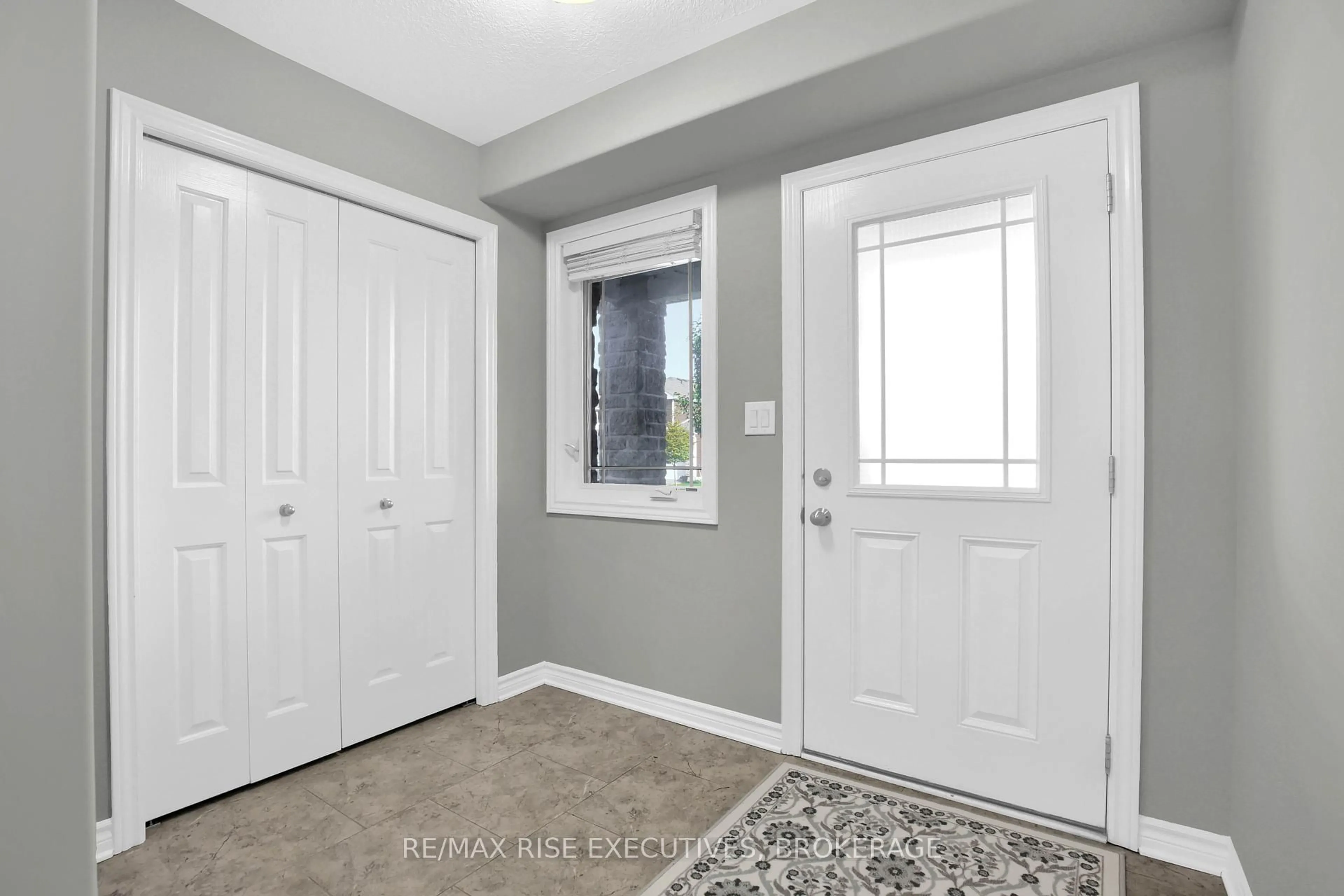 Indoor entryway for 1435 KENDAL Ave, Kingston Ontario K7P 0L6