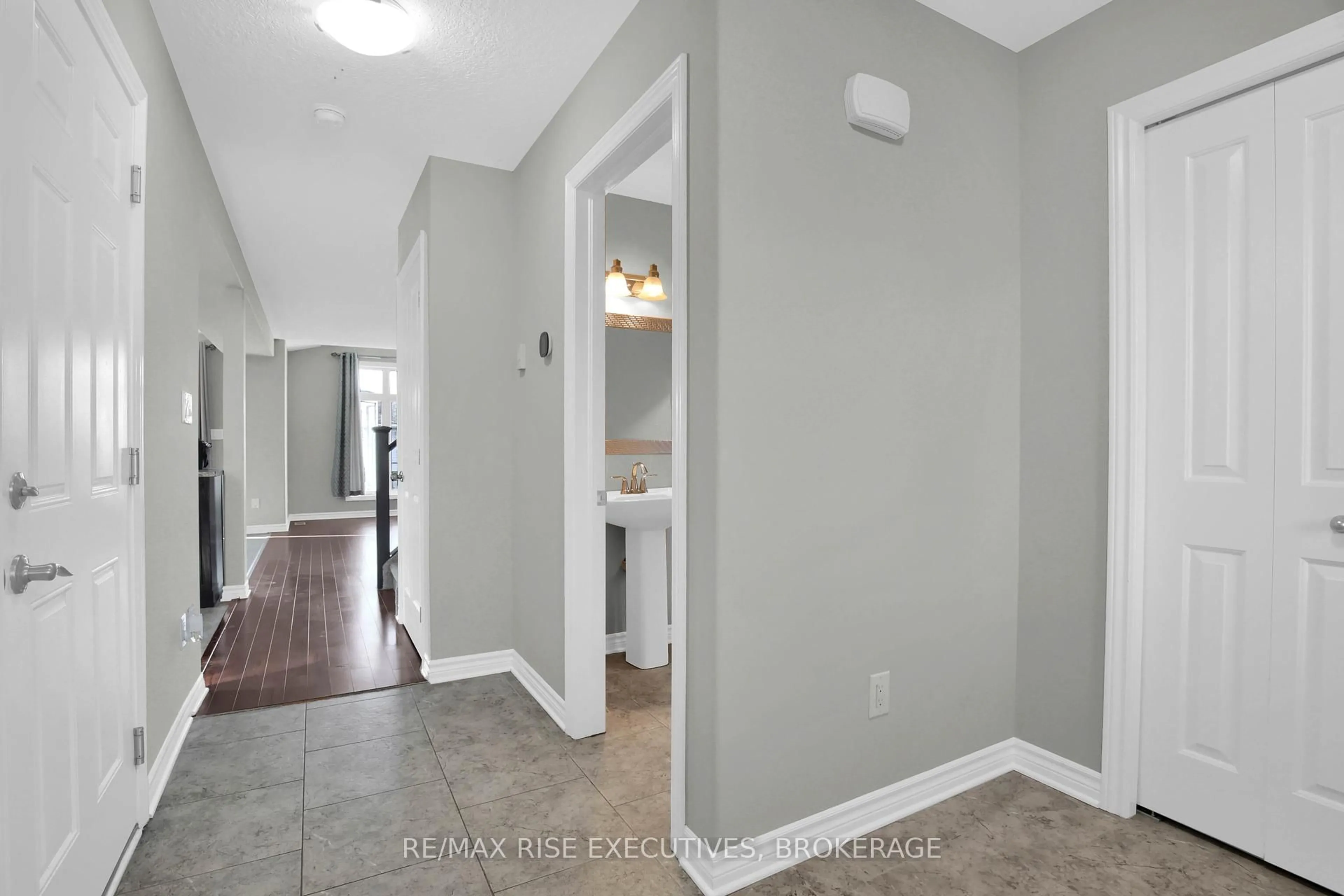 Indoor entryway for 1435 KENDAL Ave, Kingston Ontario K7P 0L6