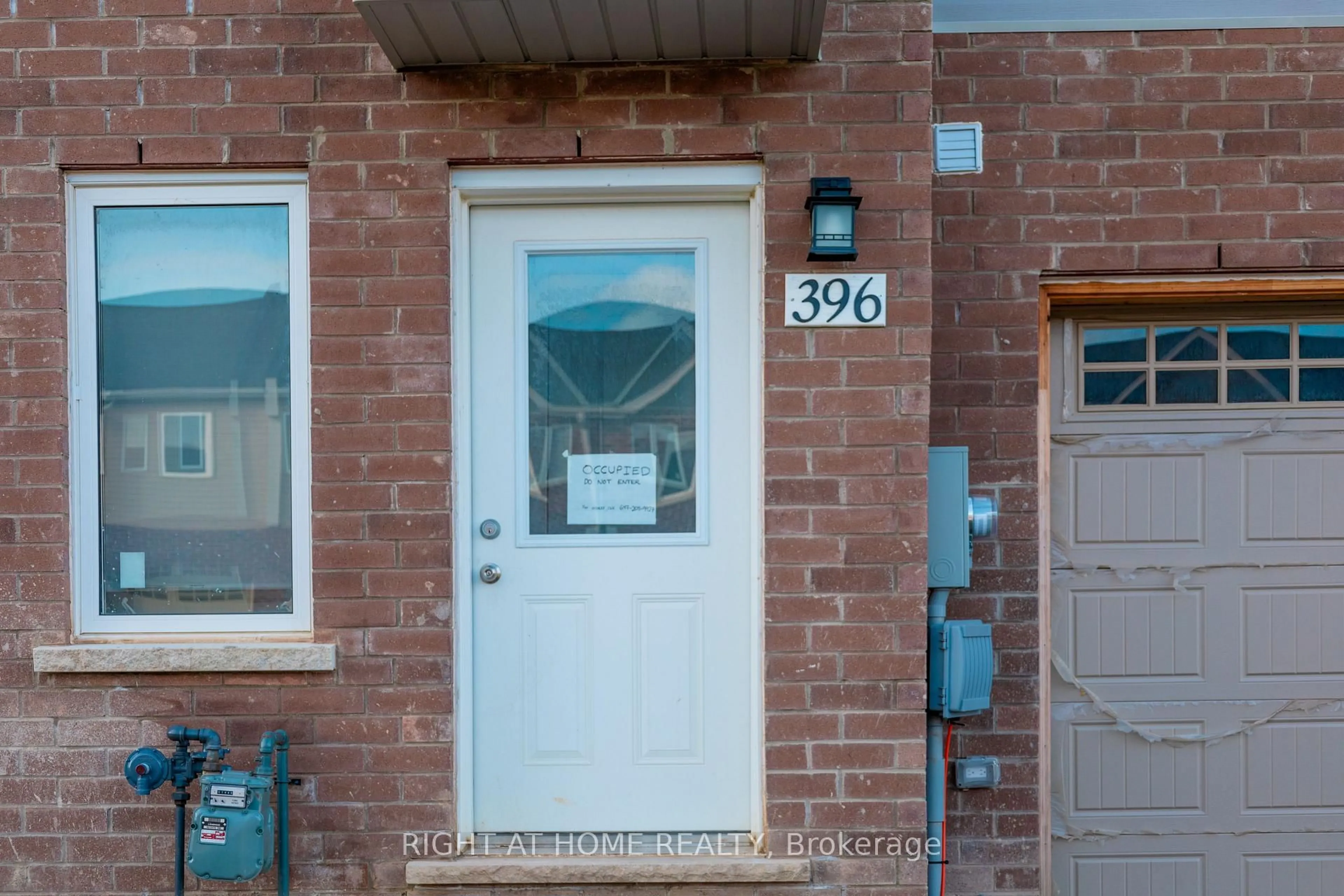 Unknown for 396 Chaffey St, Welland Ontario L3B 2W4