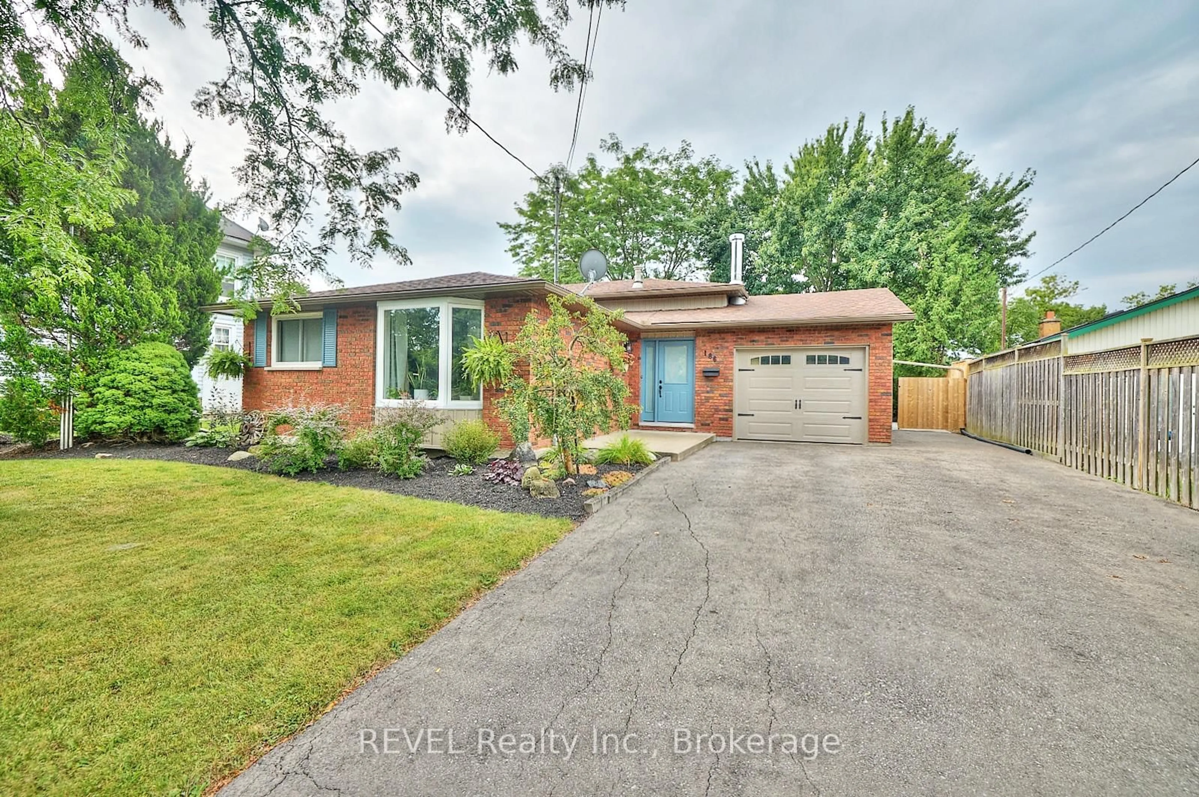 Home with brick exterior material, street for 186 Colver St, West Lincoln Ontario L0R 2A0