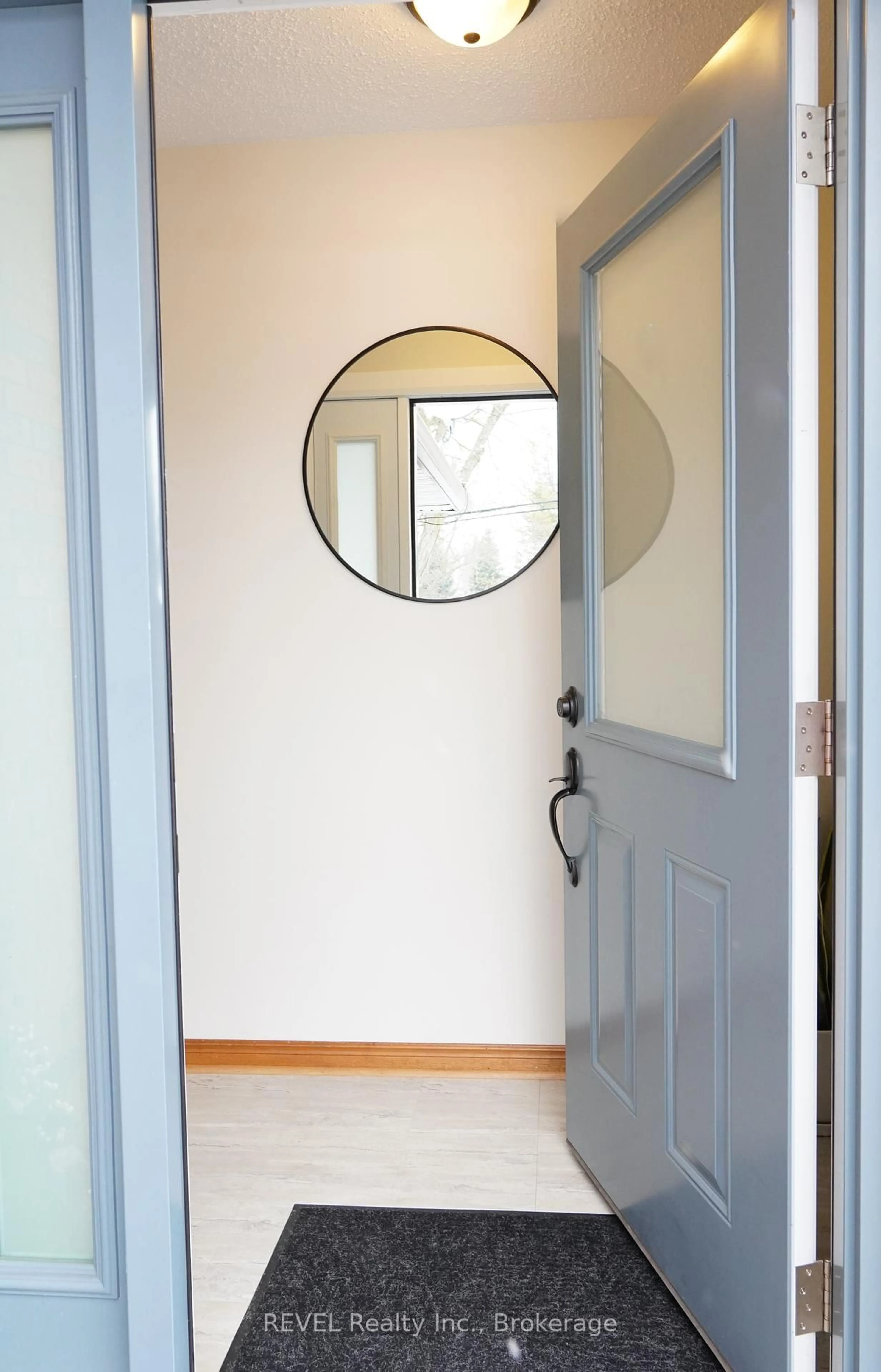 Indoor entryway for 186 Colver St, West Lincoln Ontario L0R 2A0