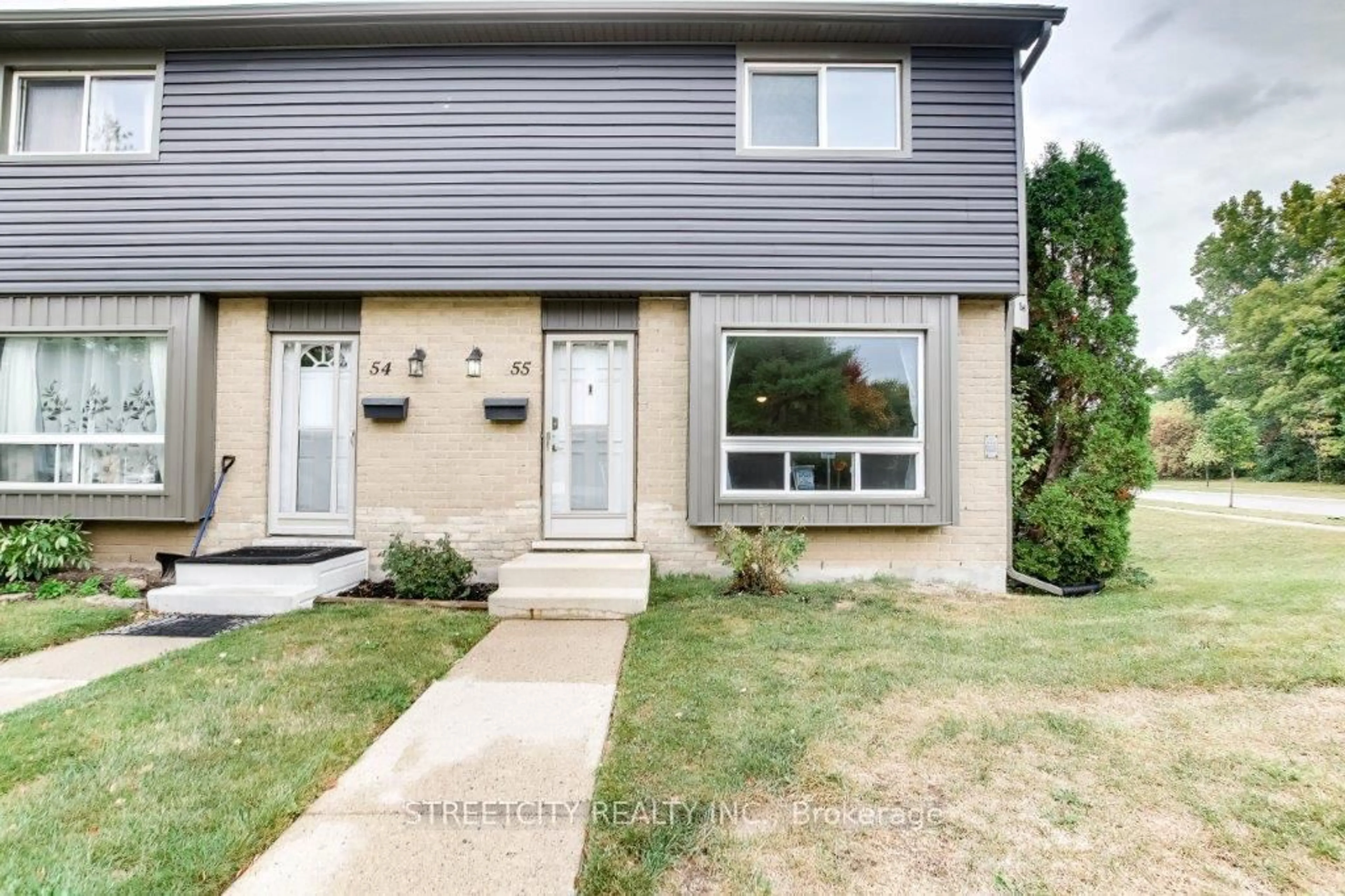 Home with vinyl exterior material, street for 475 Sandringham Cres #55, London South Ontario N6C 5B9