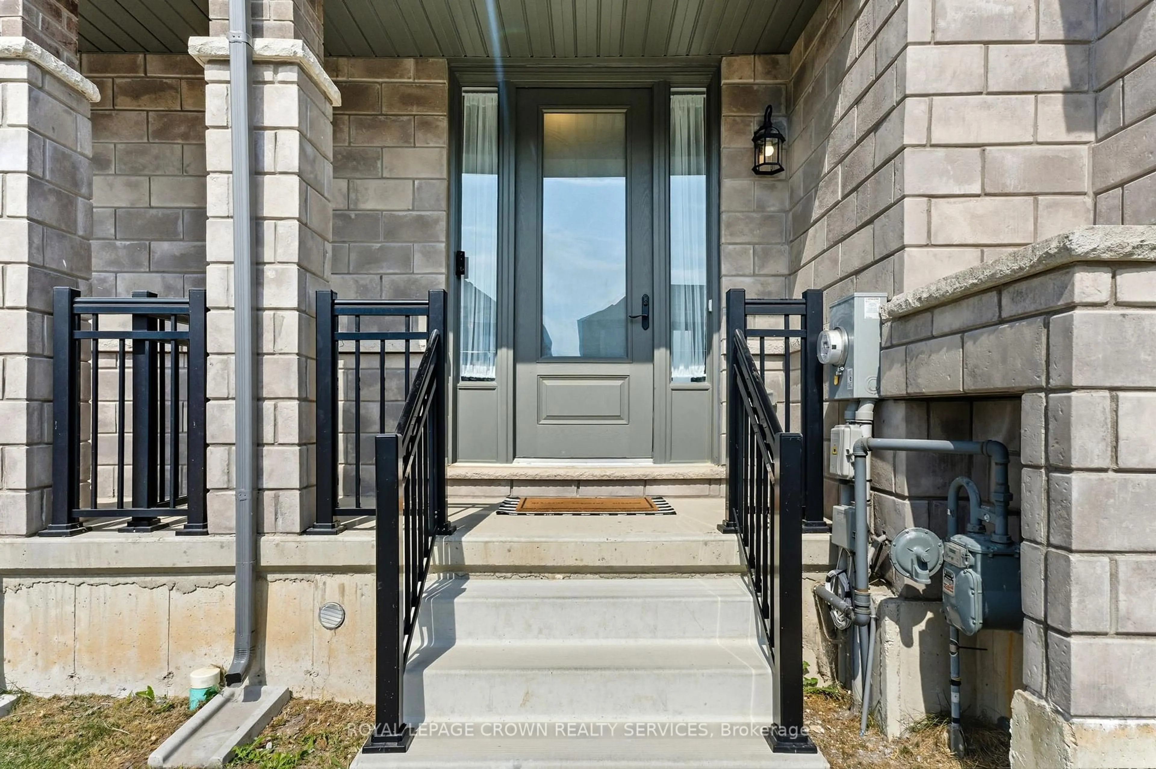 Indoor entryway for 872 Sobeski Ave, Woodstock Ontario N4T 0P2
